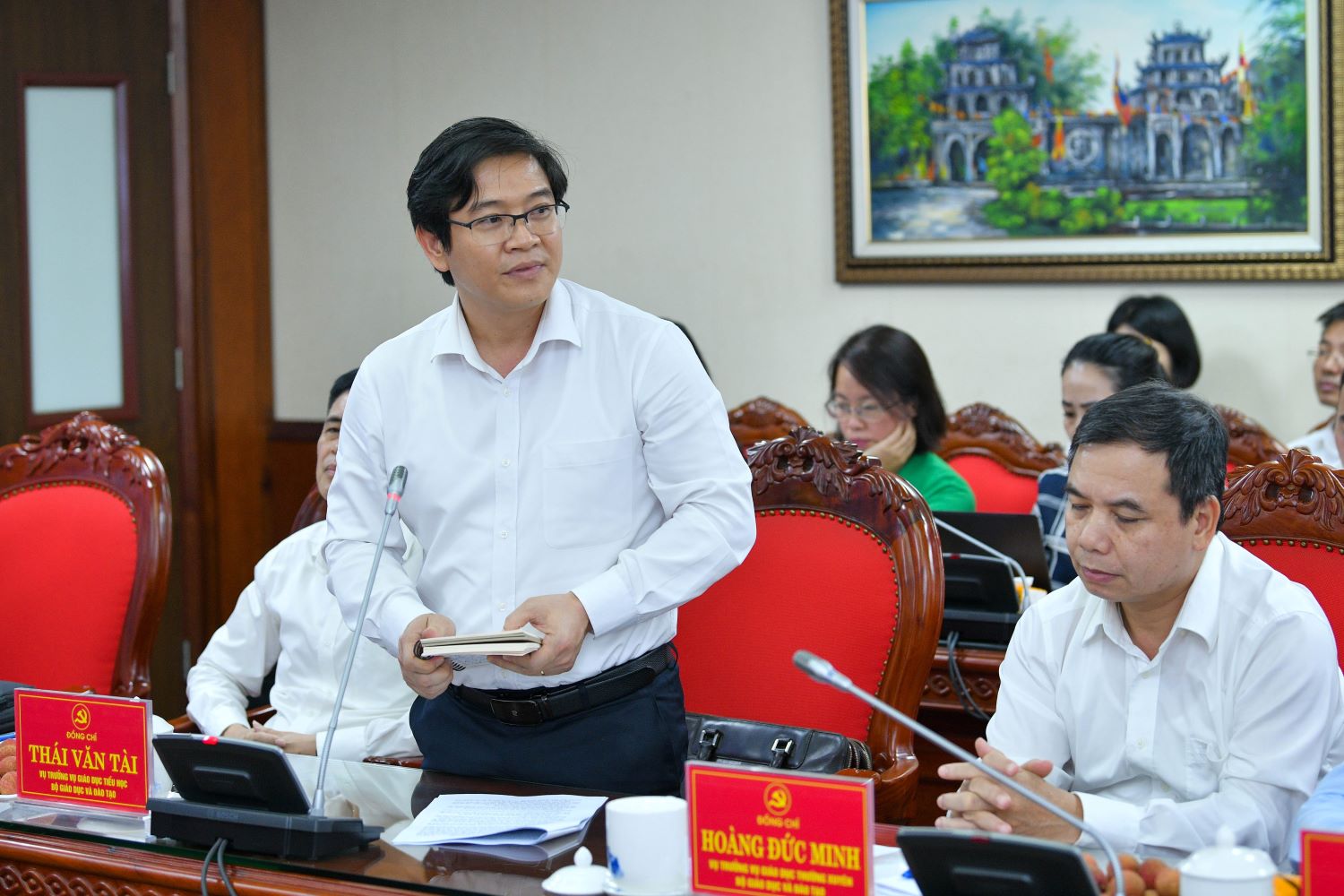 Vụ trưởng Vụ Giáo dục Tiểu học (Bộ GD&ĐT) Thái Văn Tài trao đổi với địa phương về tình hình giáo dục - đào tạo. Vụ trưởng Vụ Giáo dục Tiểu học (Bộ GD&ĐT) Thái Văn Tài trao đổi với địa phương về tình hình giáo dục - đào tạo.