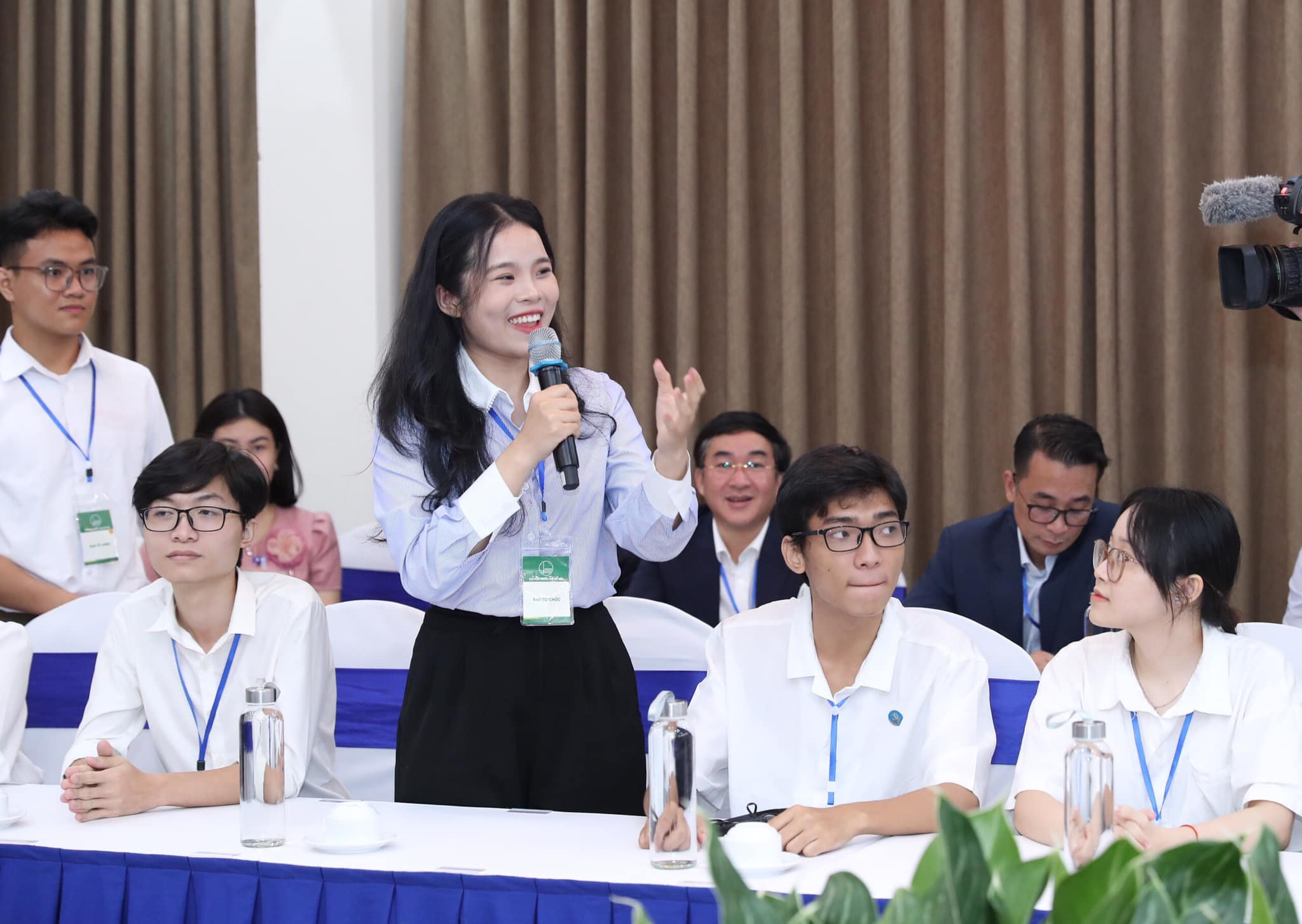 Nhiều vấn đề sinh viên ĐHQG Hà Nội gửi đến hai Thủ tướng. Ảnh: VNU