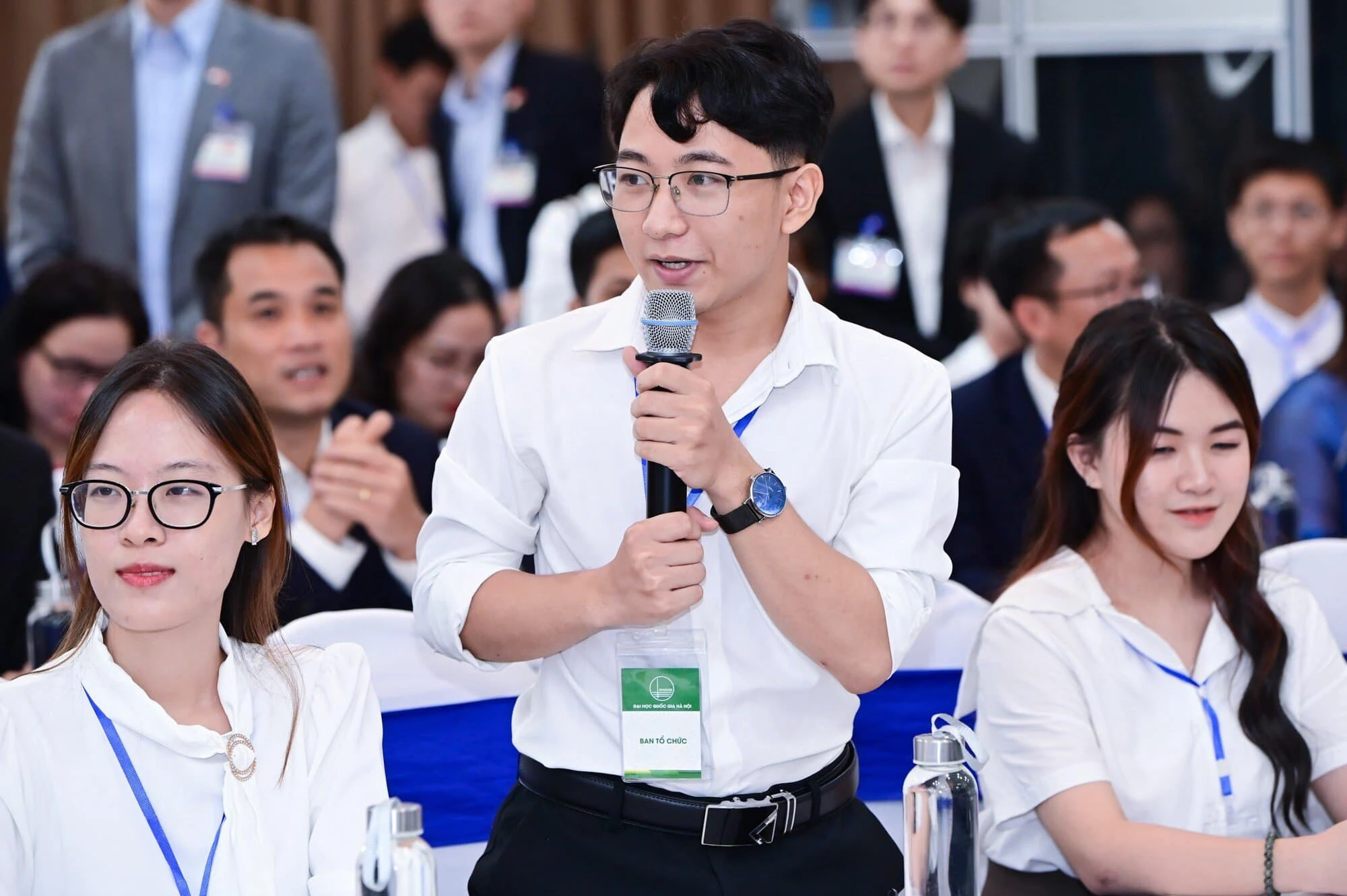 Các sinh viên mong muốn Thủ tướng Lý Hiển Long chia sẻ những kinh nghiệm, bài học quý trên con đường học tập, rèn luyện để thành công của Thủ tướng; kỳ vọng của các nhà lãnh đạo với thế hệ trẻ…Ảnh: VNU