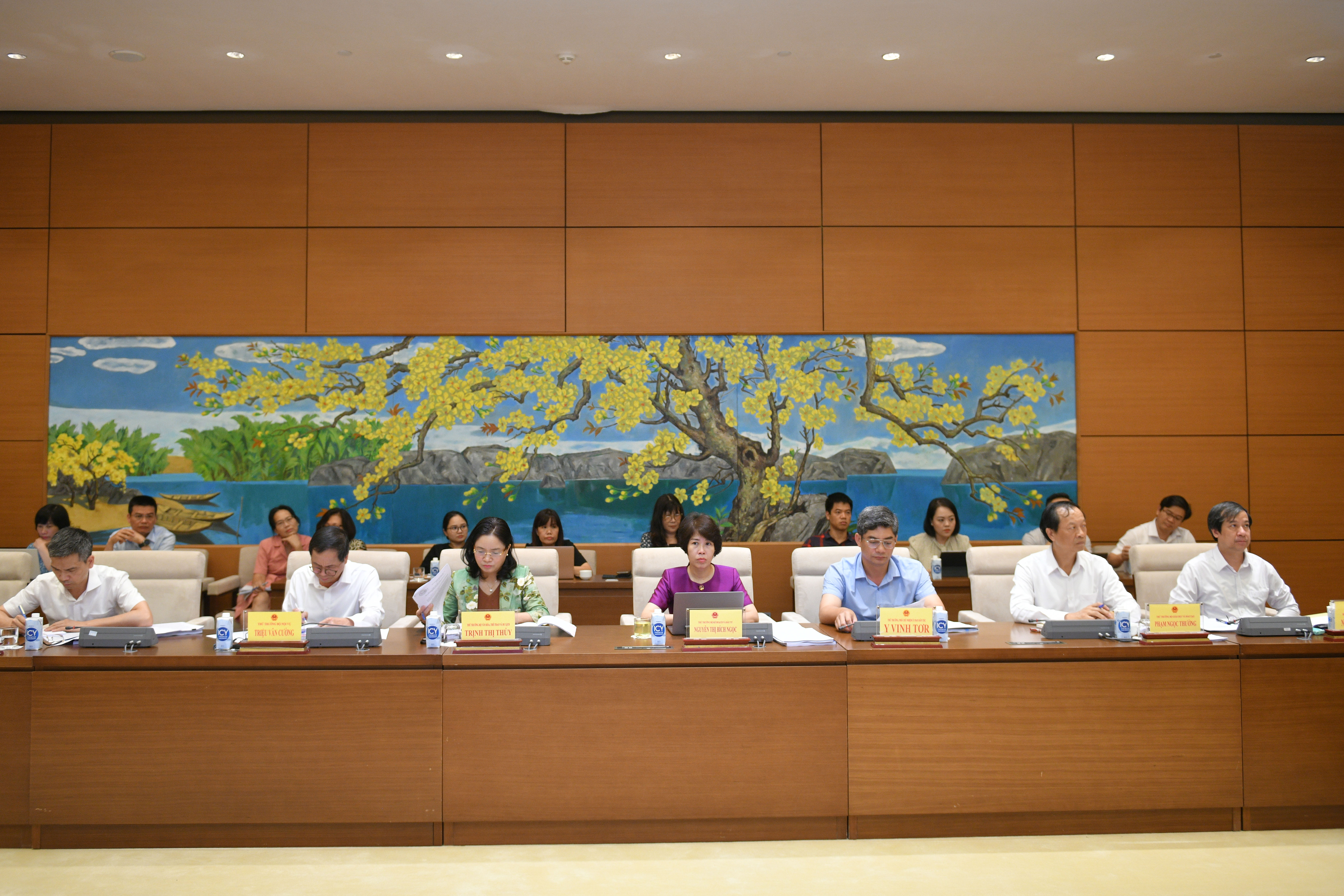 Các đại biểu tham dự buổi làm việc.