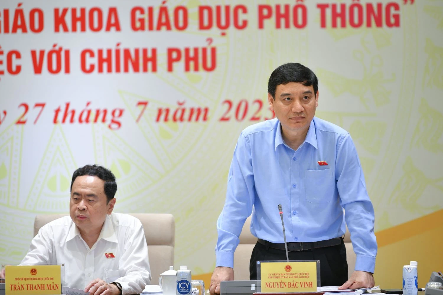 Chủ nhiệm Ủy ban Văn hóa, Giáo dục Nguyễn Đắc Vinh báo cáo một số vấn đề lưu ý qua giám sát việc thực hiện Nghị quyết số 88/2014/QH13 và Nghị quyết số 51/2017/QH14 của Quốc hội.