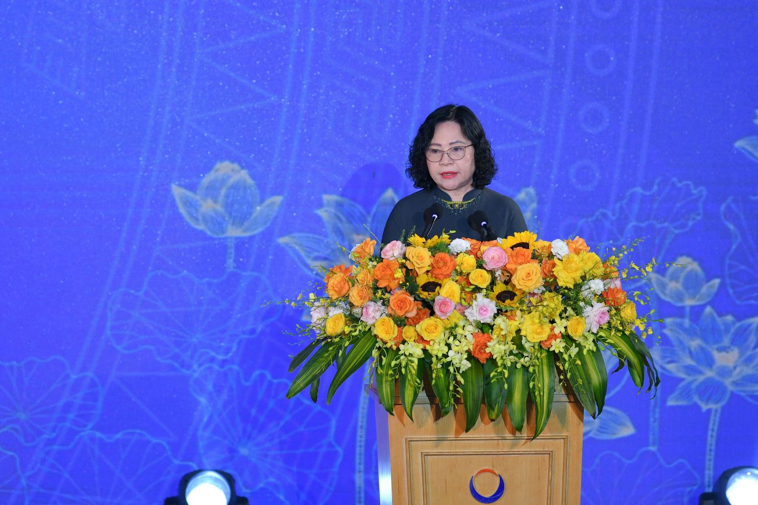 Thứ trưởng Bộ GD&ĐT Ngô Thị Minh báo cáo đề dẫn tại Lễ phát động Phong trào “Cả nước thi đua xây dựng xã hội học tập, đẩy mạnh học tập suốt đời giai đoạn 2023 - 2030”.