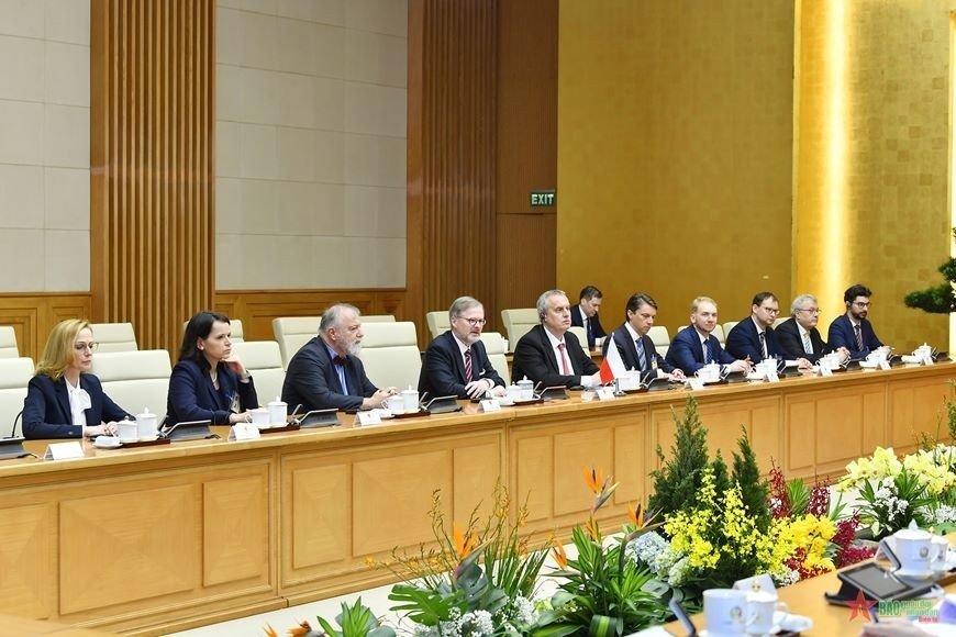 Thủ tướng Petr Fiala và đoàn đại biểu cấp cao Cộng hòa Séc tại hội đàm. Ảnh - Tuấn Huy