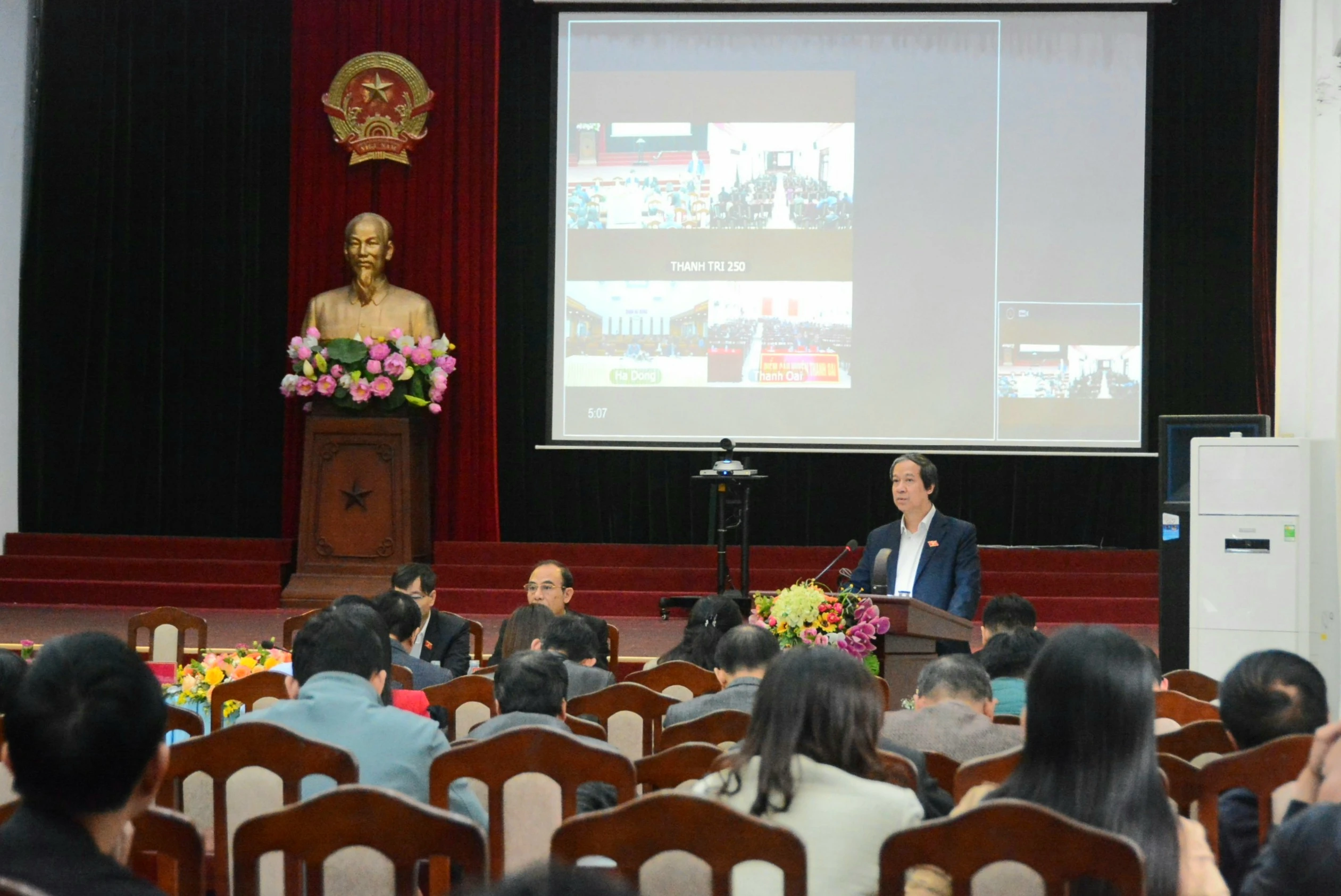 Thu hút sinh viên vào học sư phạm, chính sách nhà giáo là vấn đề được cử tri quan tâm.