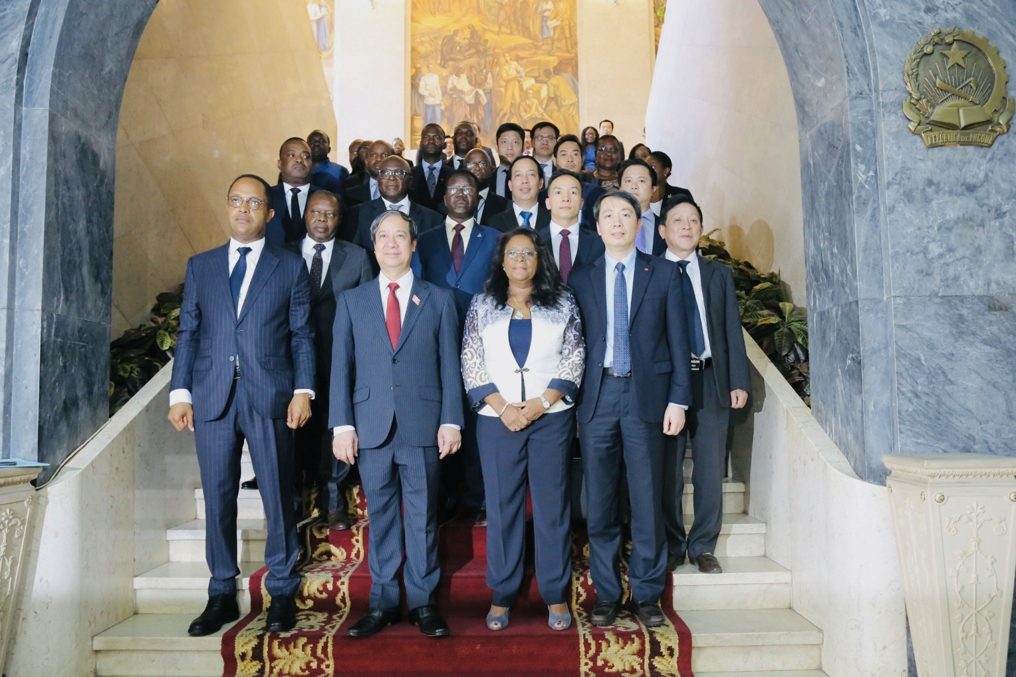 Đoàn đại biểu Chính phủ hai nước Việt Nam - Angola chụp ảnh lưu niệm sau Kỳ họp Ủy ban liên chính phủ lần thứ VII. Đoàn đại biểu Chính phủ hai nước Việt Nam - Angola chụp ảnh lưu niệm sau Kỳ họp Ủy ban liên chính phủ lần thứ VII.
