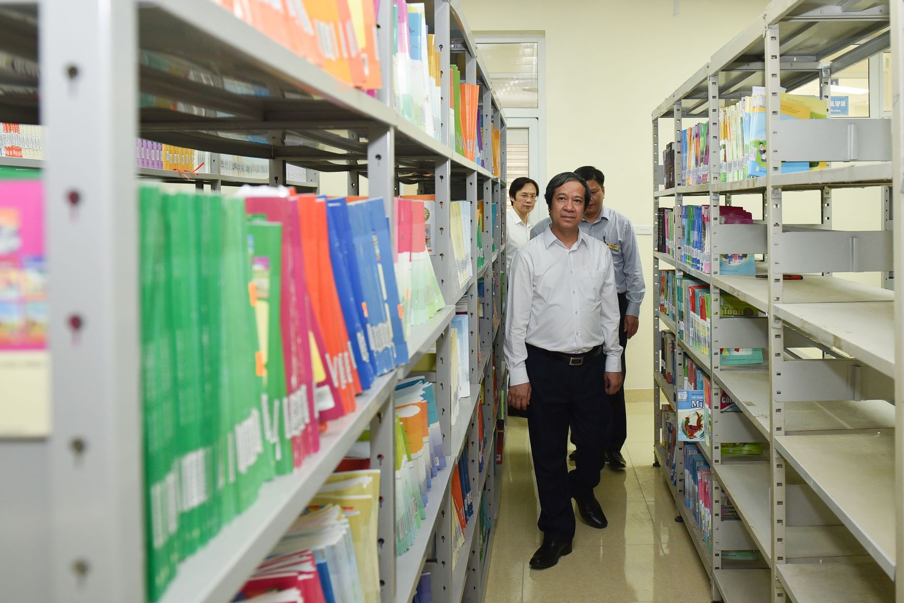 Bộ trưởng Nguyễn Kim Sơn thăm thư viện Trường ĐH Sư phạm Hà Nội 2.