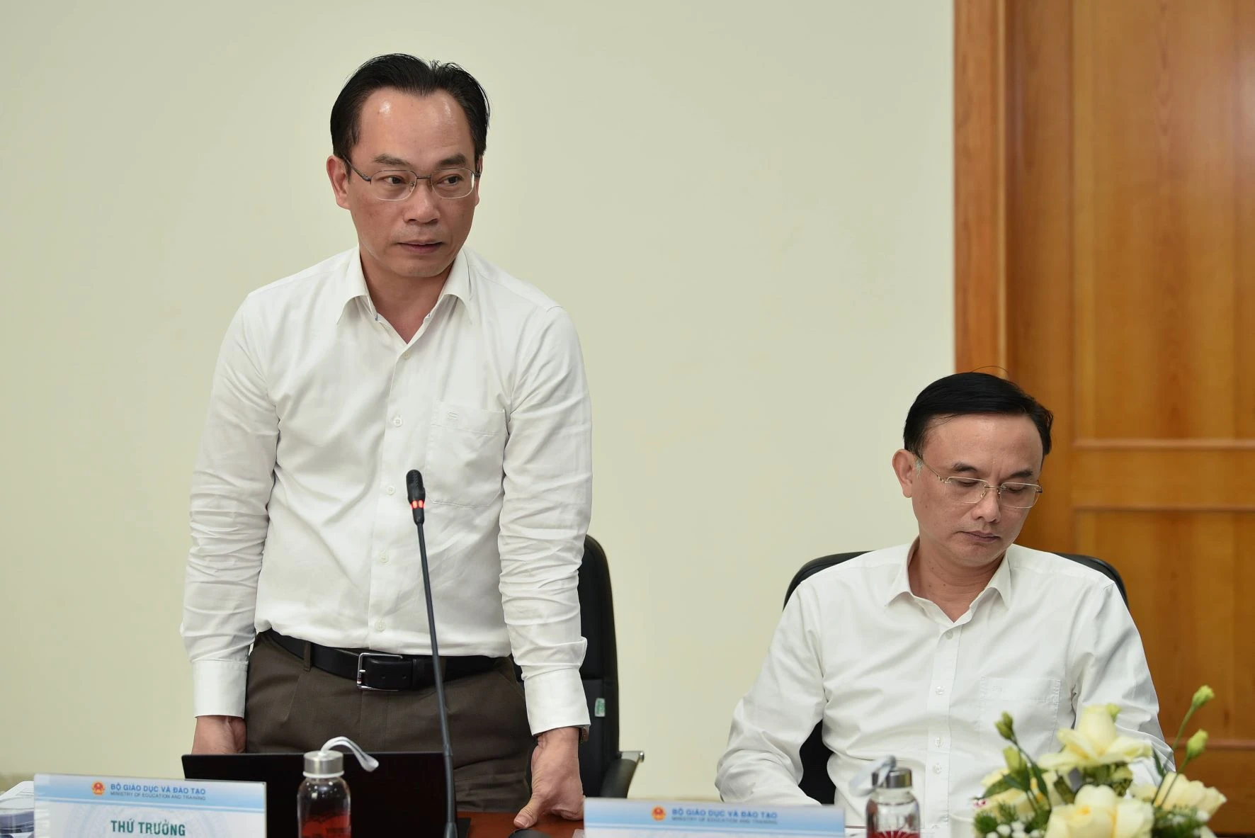 Thứ trưởng Hoàng Minh Sơn phát biểu tại buổi làm việc.