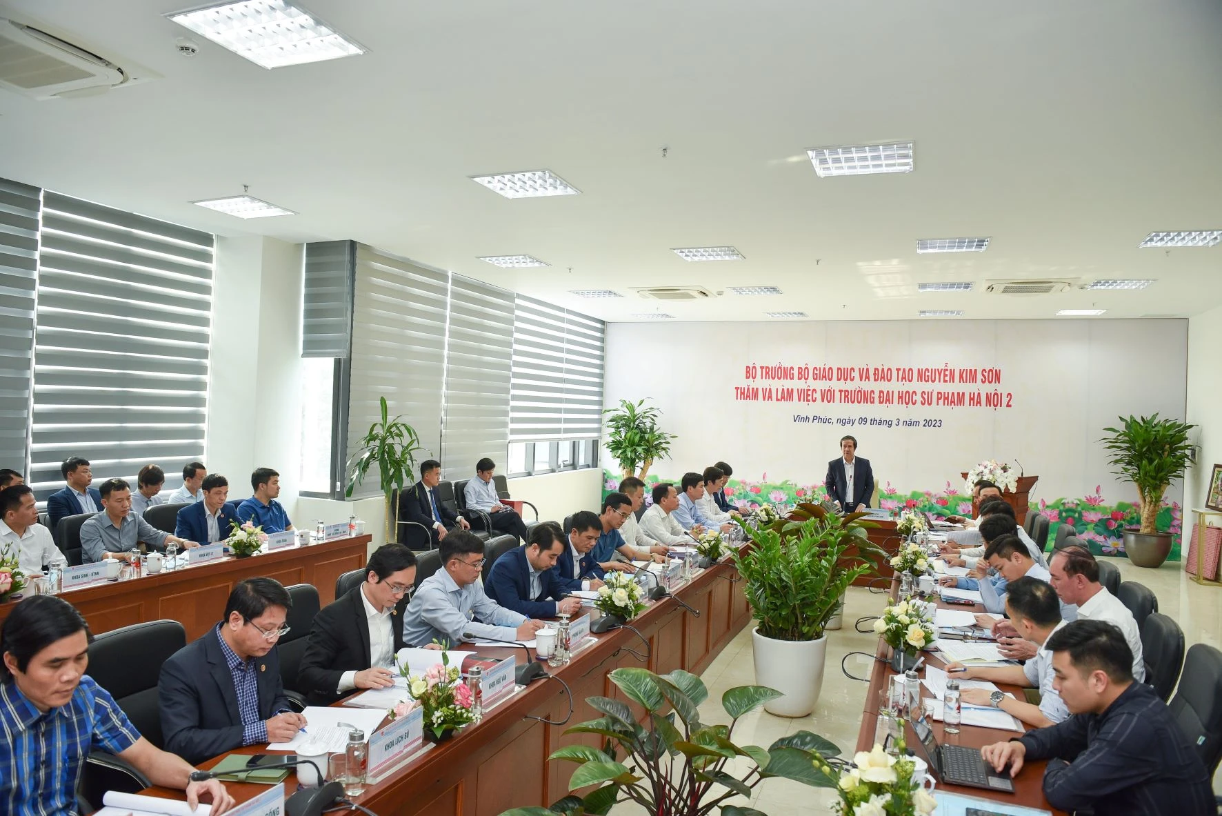 Toàn cảnh buổi làm việc.