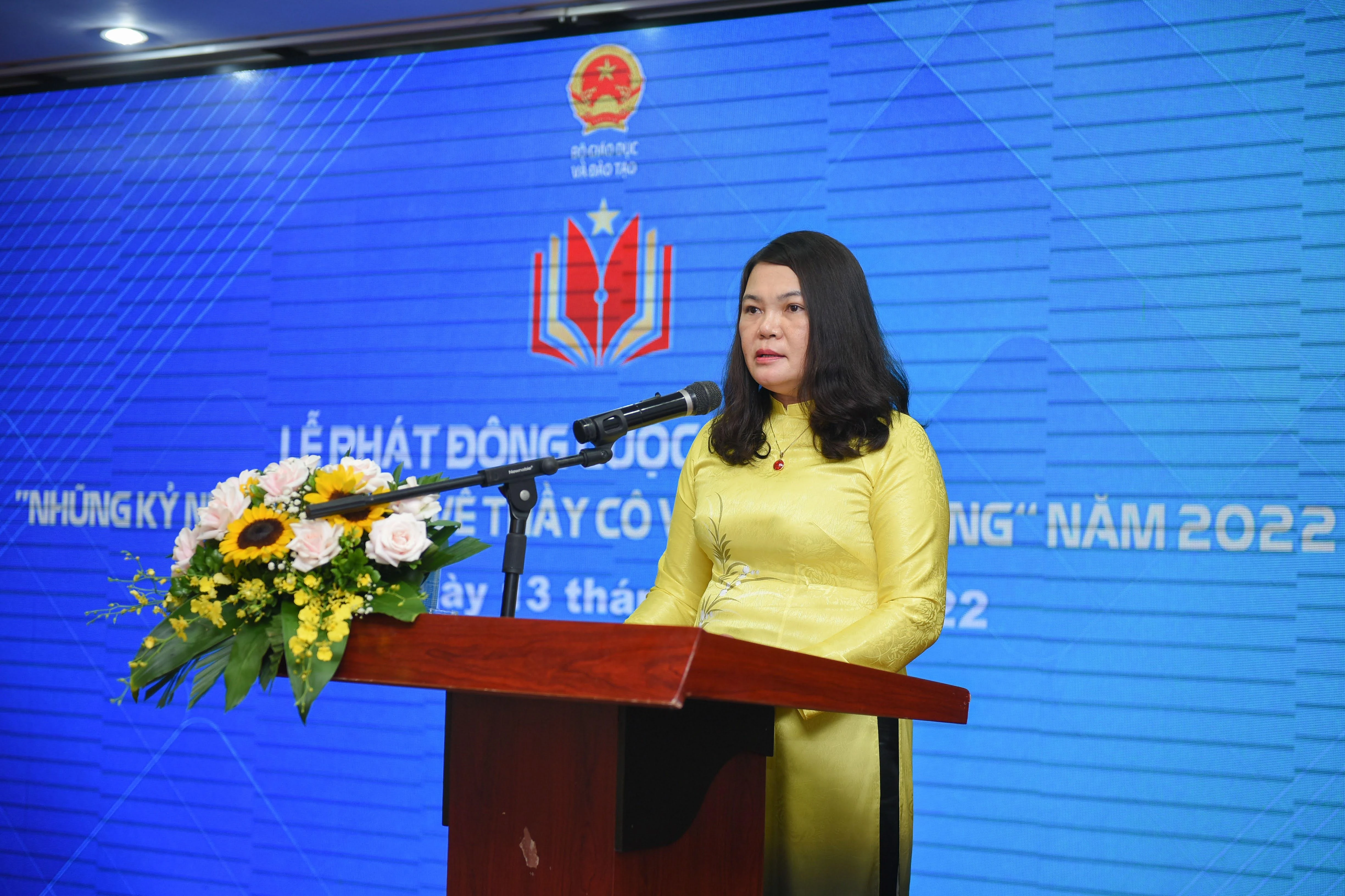 Cô Phạm Thị Hường, giáo viên Trường THCS Phú Diễn, quận Bắc Từ Liêm, Hà Nội phát biểu hưởng ứng tại lễ phát động.