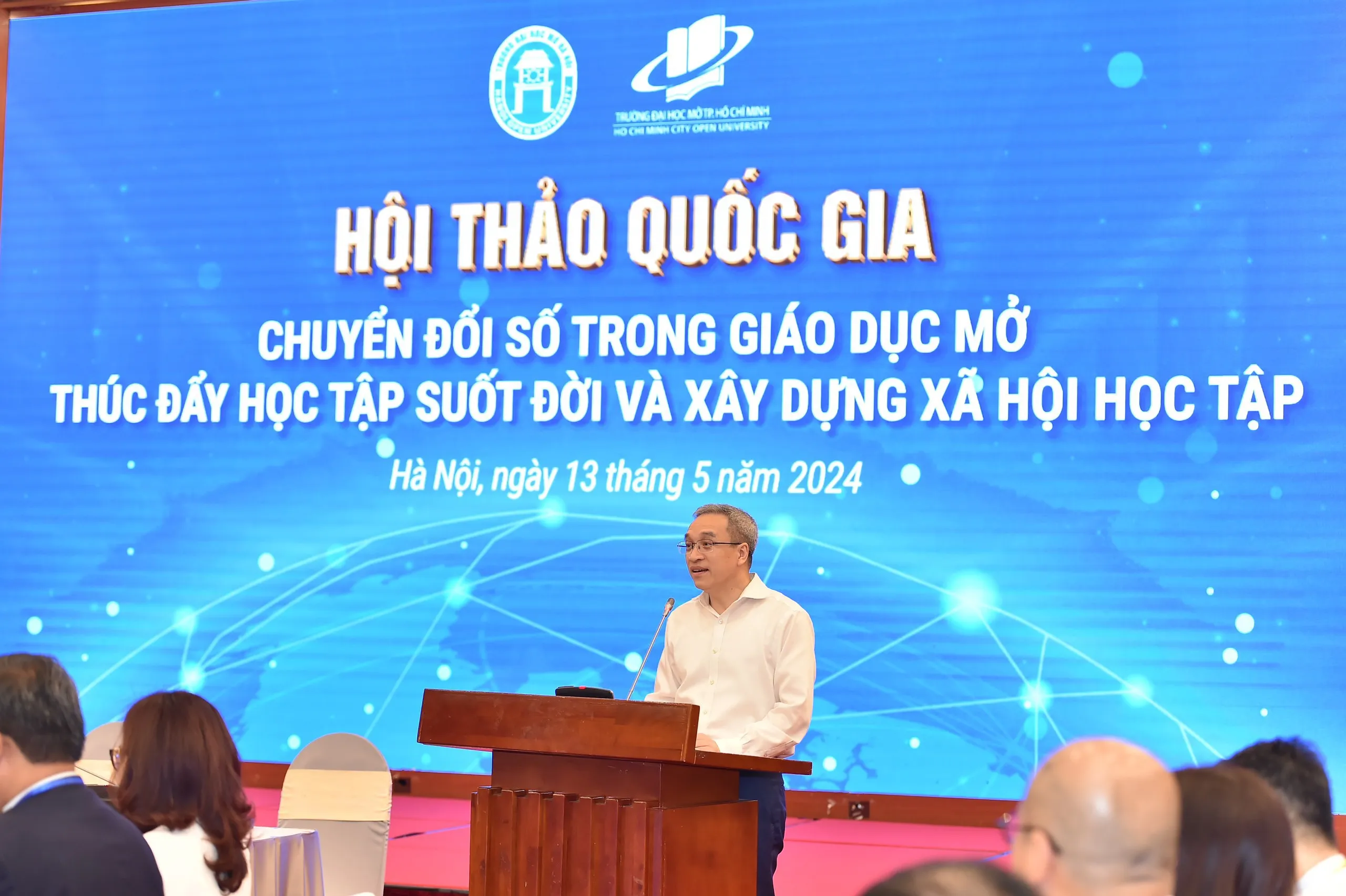 Thứ trưởng Bộ Thông tin và Truyền thông Phan Tâm phát biểu tại hội thảo.