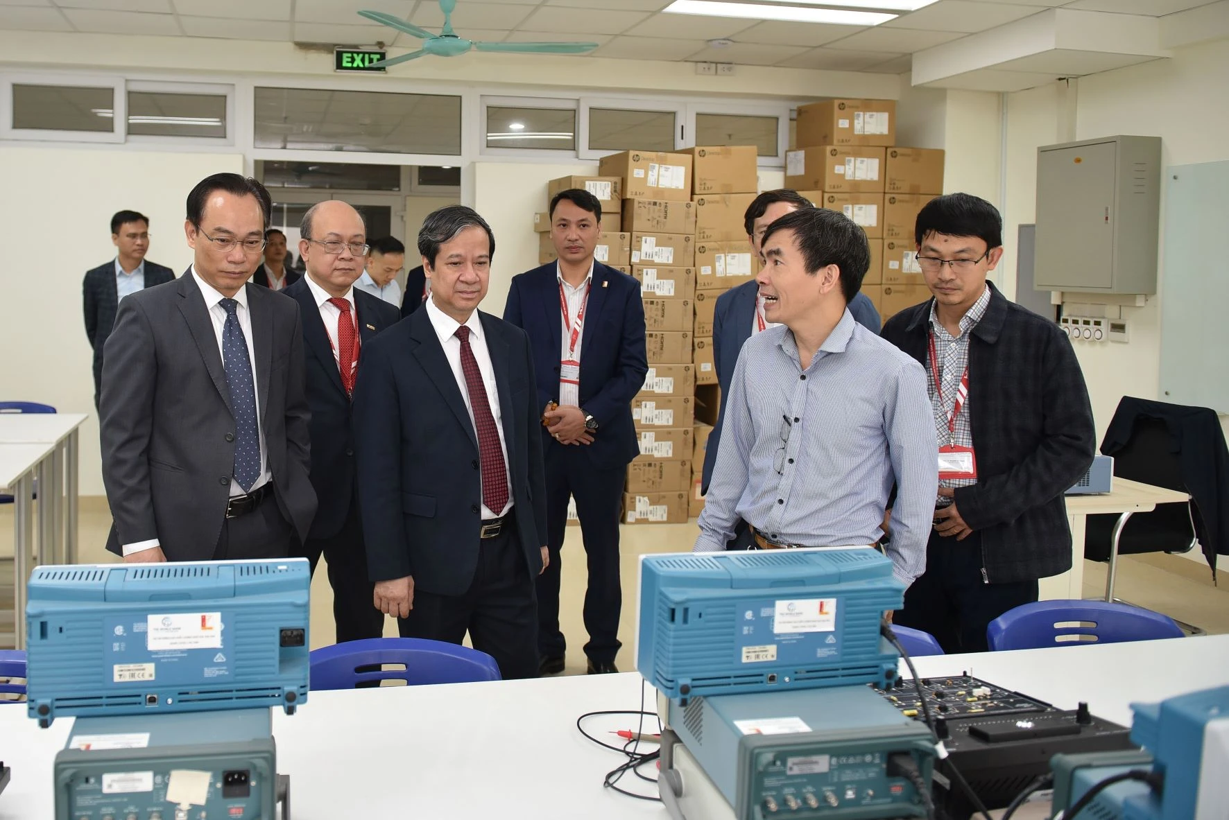 Bộ trưởng Nguyễn Kim Sơn, Thứ trưởng Hoàng Minh Sơn thăm cơ sở vật chất Đại học Bách khoa Hà Nội.