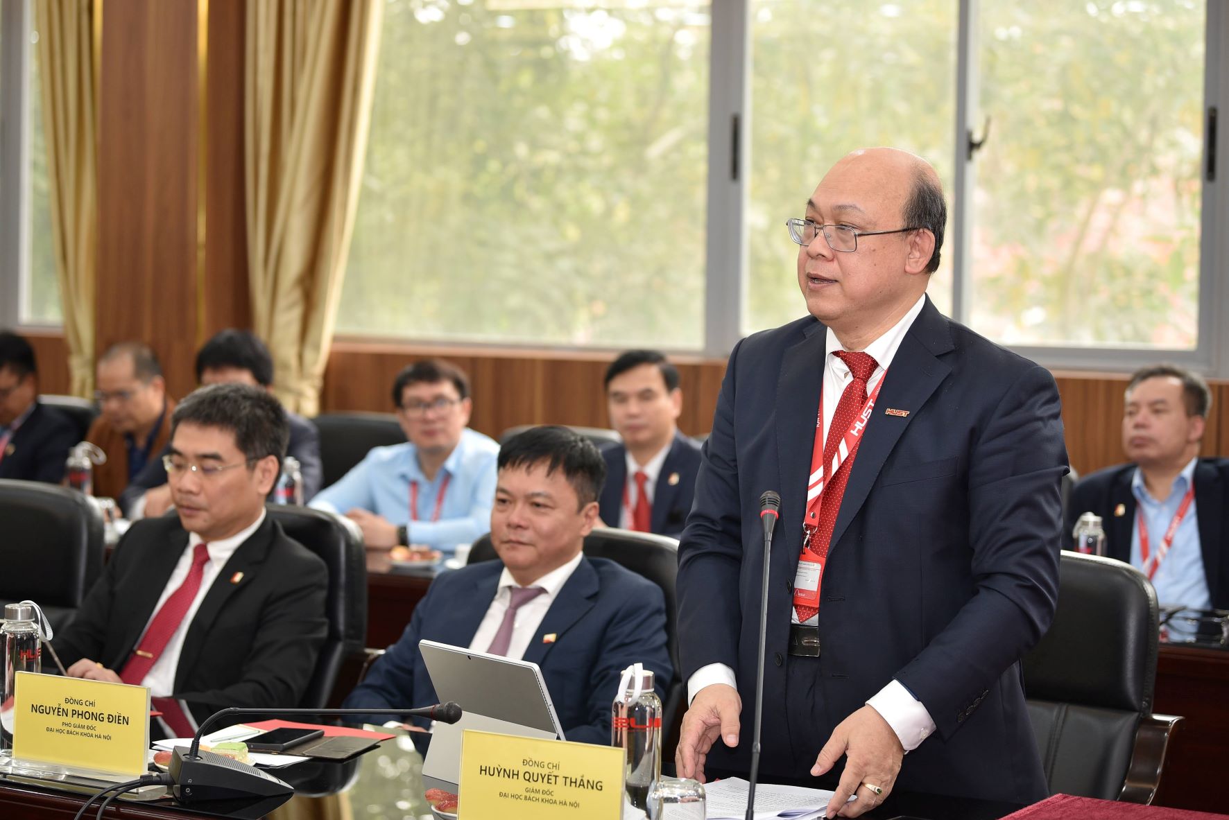 Giám đốc Đại học Bách khoa Hà Nội Huỳnh Quyết Thắng đã báo cáo tại buổi làm việc.