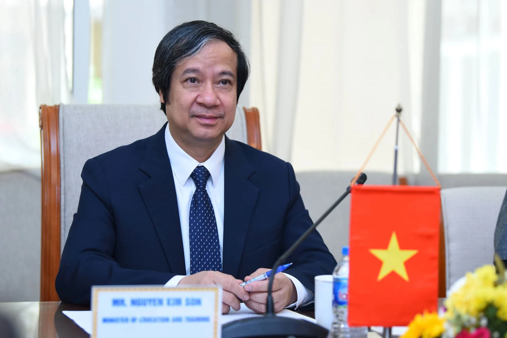 Bộ trưởng Nguyễn Kim Sơn trao đổi tại buổi tiếp.