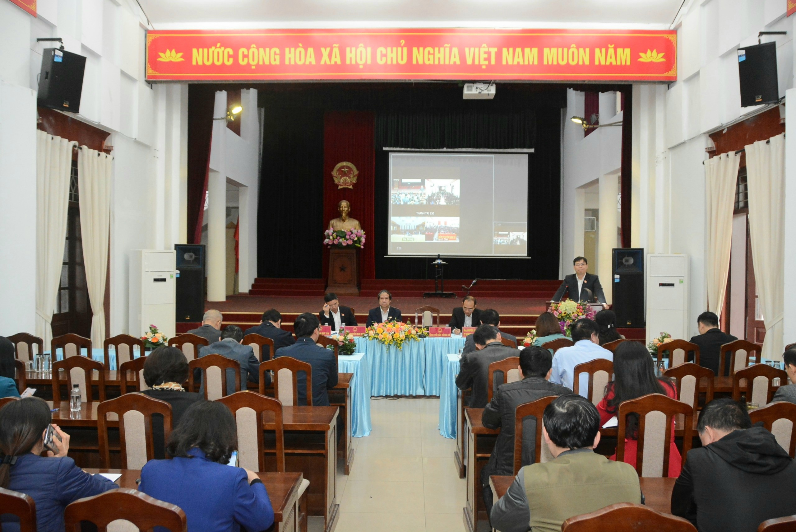 Các đại biểu Quốc hội đơn vị bầu cử số 6, TP. Hà Nội tiếp xúc cử tri báo cáo kết quả kỳ họp thứ 6, Quốc hội khóa XV. Các đại biểu Quốc hội đơn vị bầu cử số 6, TP. Hà Nội tiếp xúc cử tri báo cáo kết quả kỳ họp thứ 6, Quốc hội khóa XV.