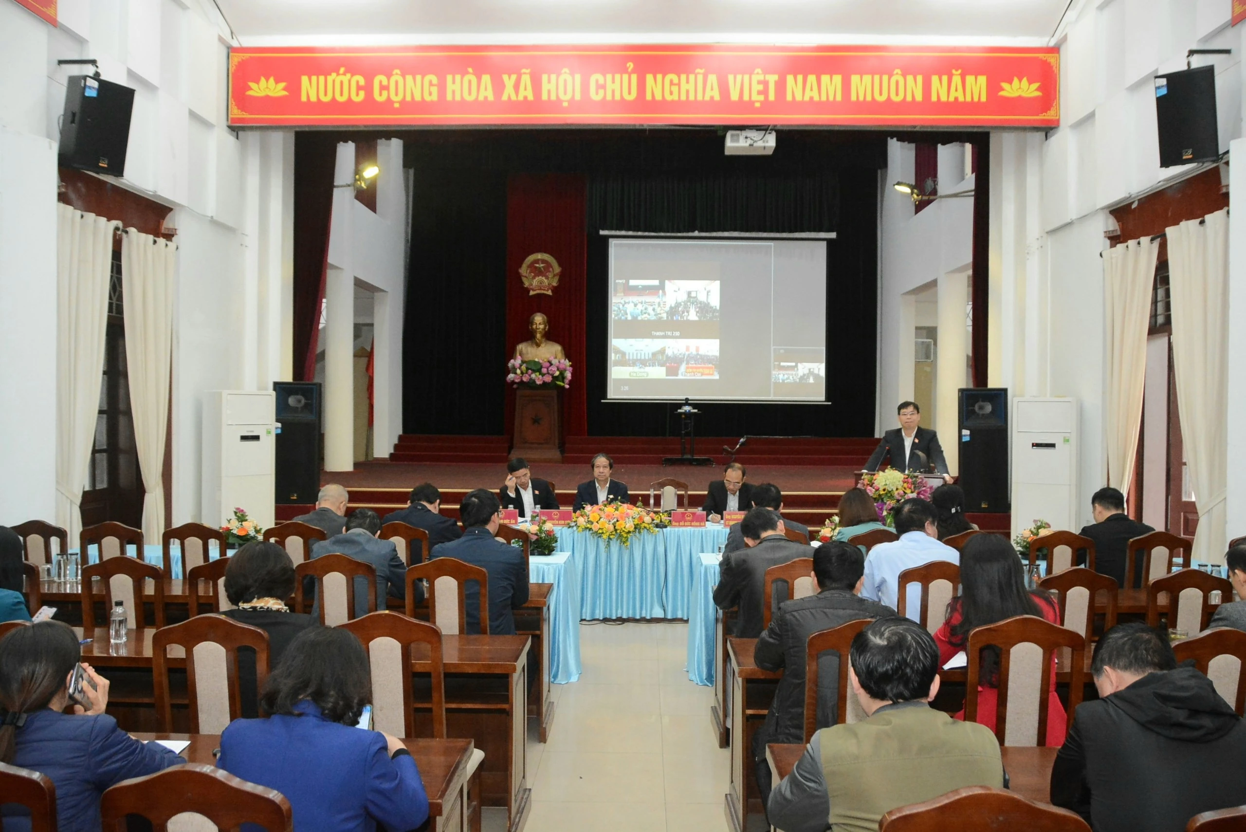 Các đại biểu Quốc hội đơn vị bầu cử số 6, TP. Hà Nội tiếp xúc cử tri báo cáo kết quả kỳ họp thứ 6, Quốc hội khóa XV.