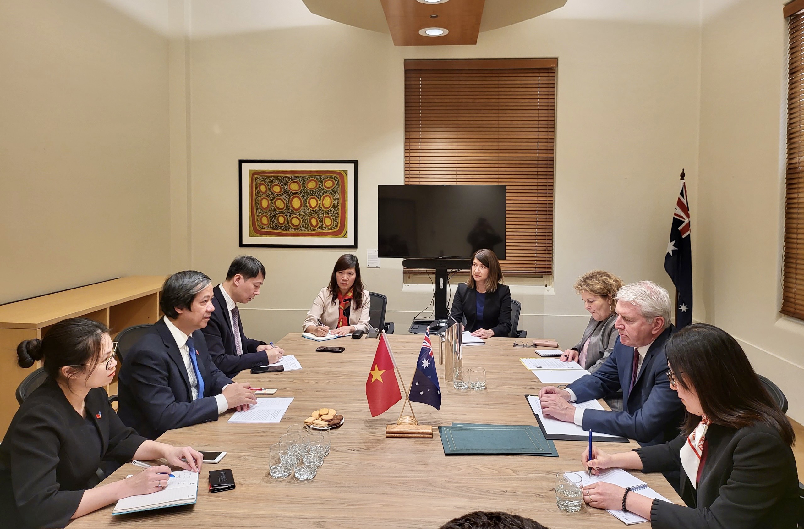 Bộ trưởng Nguyễn Kim Sơn làm việc với Bộ trưởng Bộ Đào tạo và Kỹ năng Australia, ngài Brendan O'Connor. Bộ trưởng Nguyễn Kim Sơn làm việc với Bộ trưởng Bộ Đào tạo và Kỹ năng Australia, ngài Brendan O'Connor.
