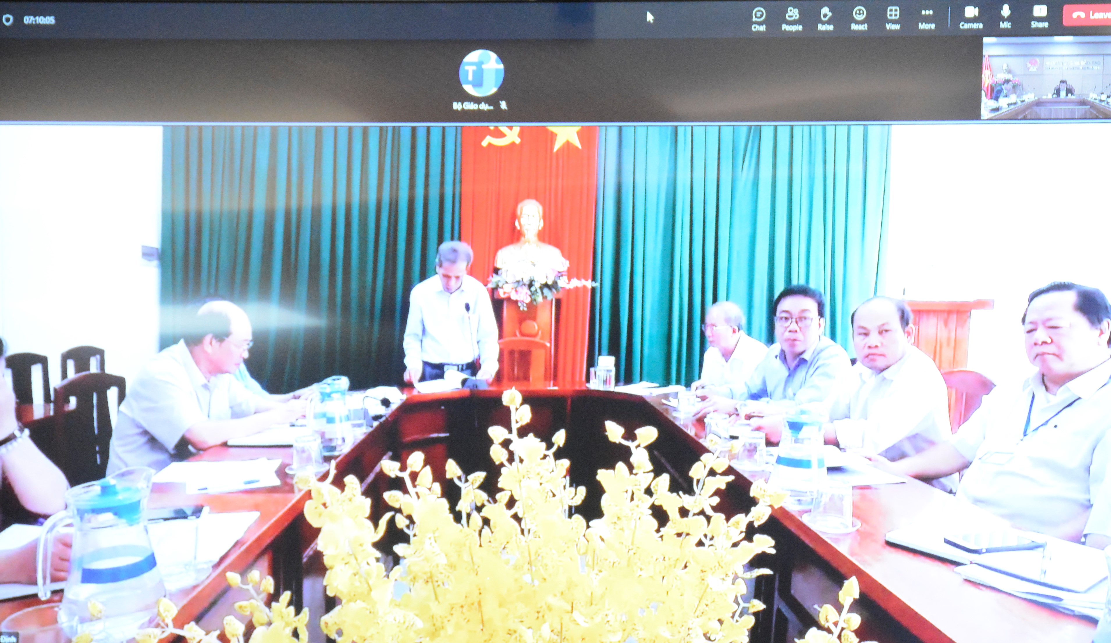 Đại biểu tham dự tại đầu cầu Sở GD&ĐT Bình Định. Đại biểu tham dự tại đầu cầu Sở GD&ĐT Bình Định.