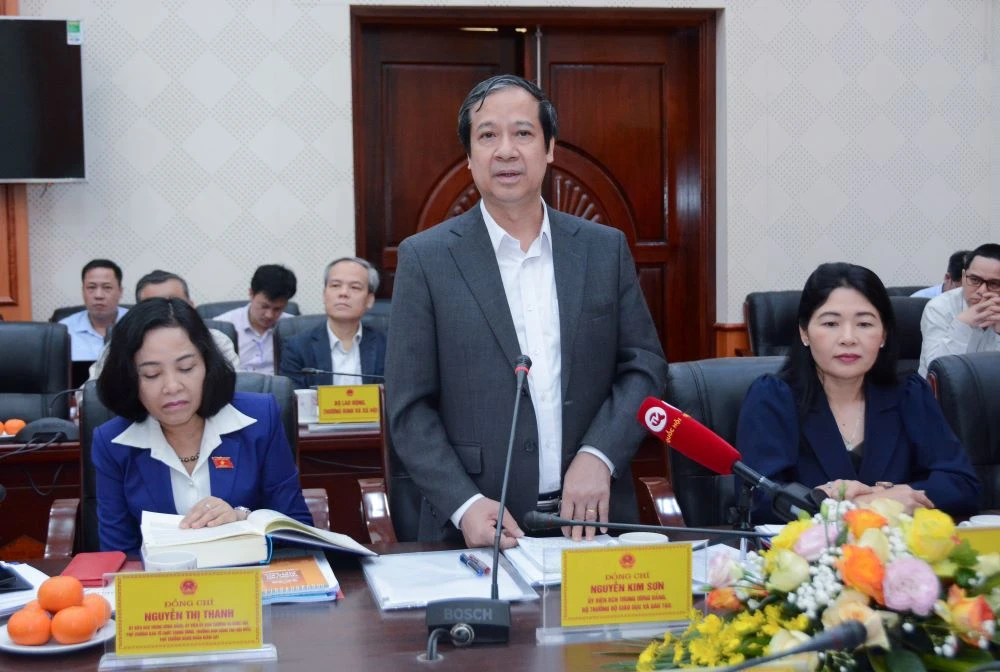 Bộ trưởng Nguyễn Kim Sơn phát biểu tại buổi làm việc.