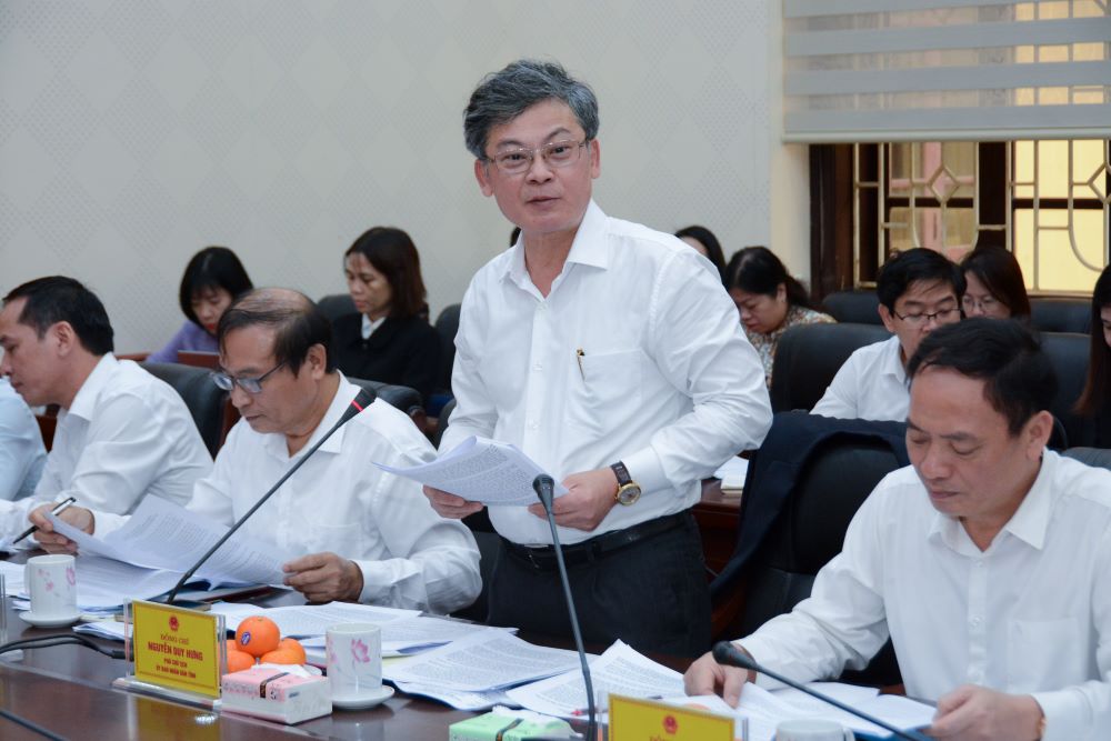 Ông Nguyễn Duy Hưng, Phó Chủ tịch UBND tỉnh báo cáo đoàn Giám sát. Ông Nguyễn Duy Hưng, Phó Chủ tịch UBND tỉnh báo cáo đoàn Giám sát.