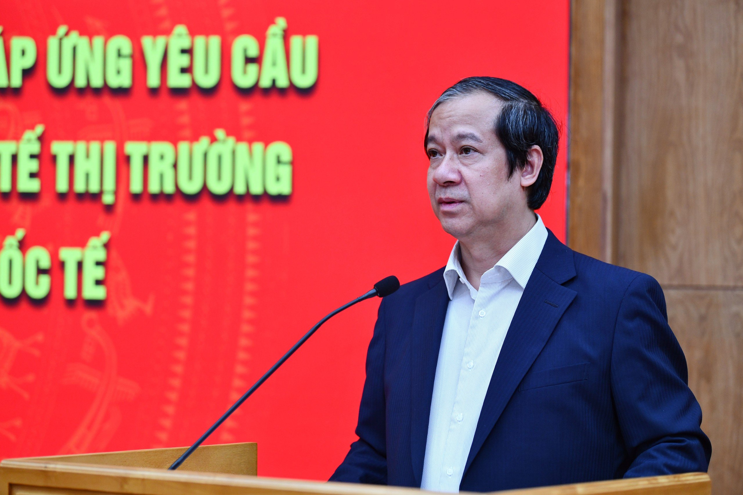 Bộ trưởng Nguyễn Kim Sơn: Ban Cán sự Đảng Bộ GD&ĐT nhận thức tổng kết 10 năm thực hiện Nghị quyết 29 là công việc hết sức quan trọng. Bộ trưởng Nguyễn Kim Sơn: Ban Cán sự Đảng Bộ GD&ĐT nhận thức tổng kết 10 năm thực hiện Nghị quyết 29 là công việc hết sức quan trọng.