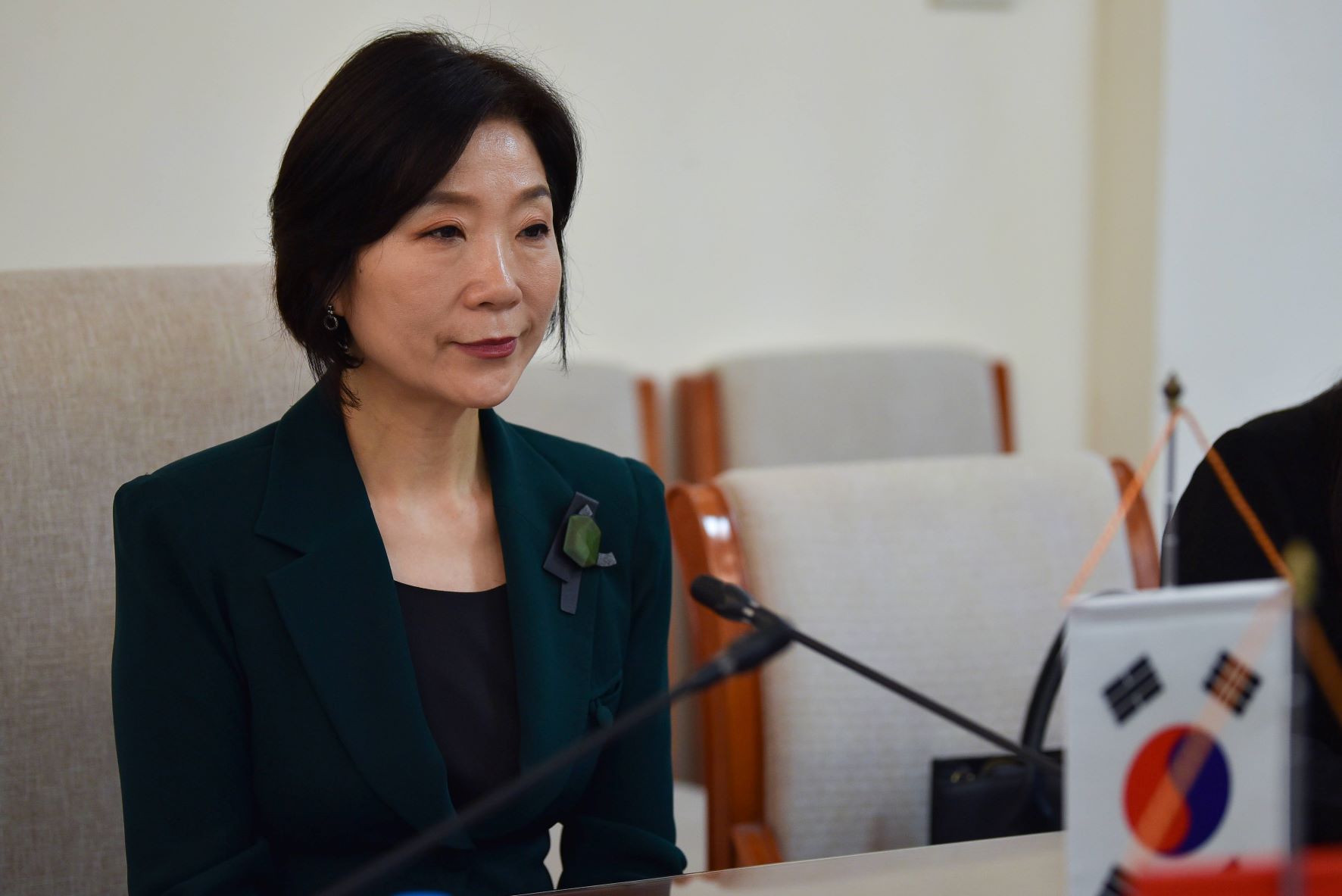 Đại sứ Oh Young Ju phát biểu tại buổi làm việc.