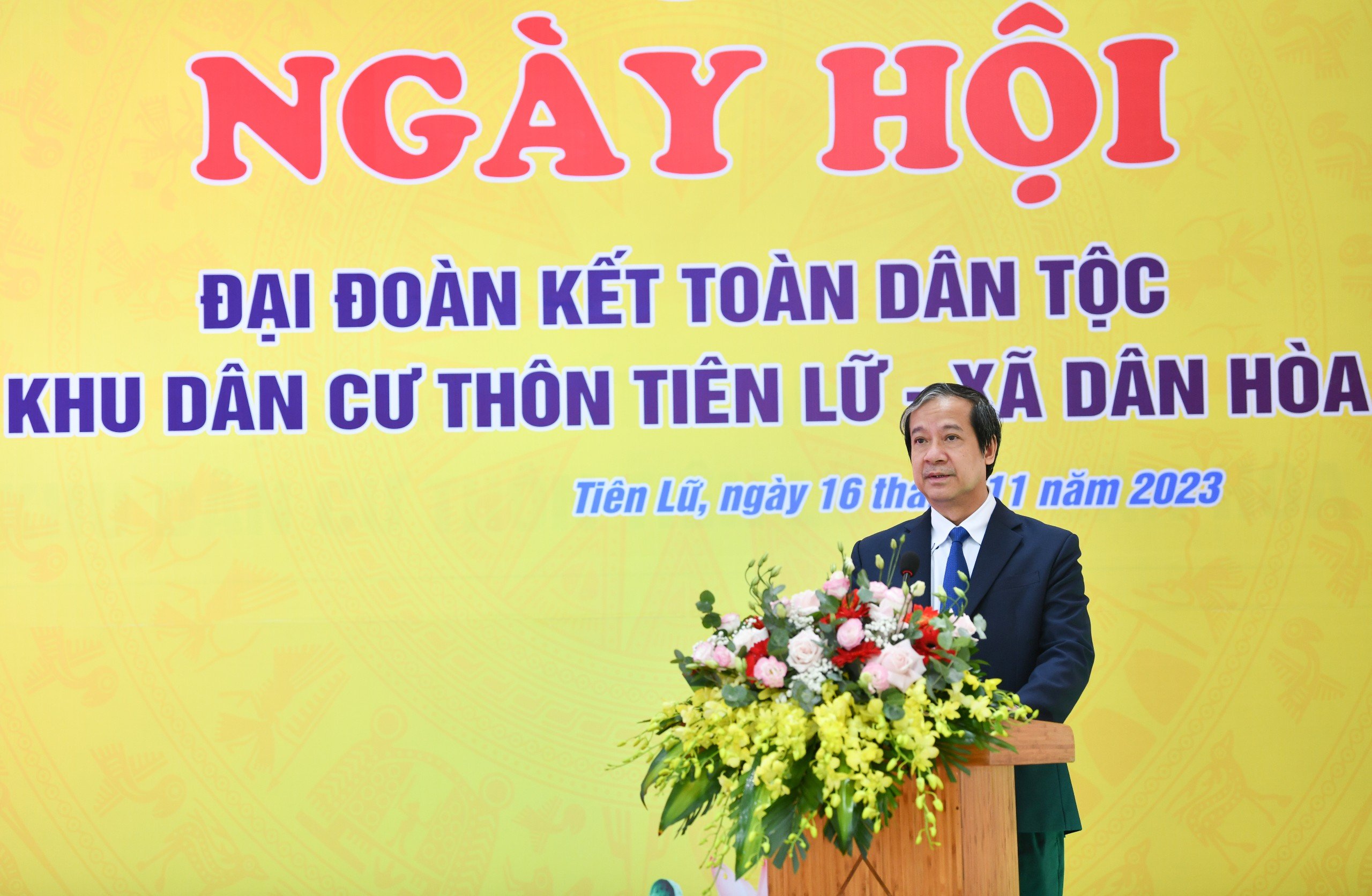 Bộ trưởng Bộ GD&ĐT Nguyễn Kim Sơn mong các hộ gia đình phát huy tinh thần đoàn kết, tương thân tương ái, đồng lòng vượt qua khó khăn, thách thức. Bộ trưởng Bộ GD&ĐT Nguyễn Kim Sơn mong các hộ gia đình phát huy tinh thần đoàn kết, tương thân tương ái, đồng lòng vượt qua khó khăn, thách thức.
