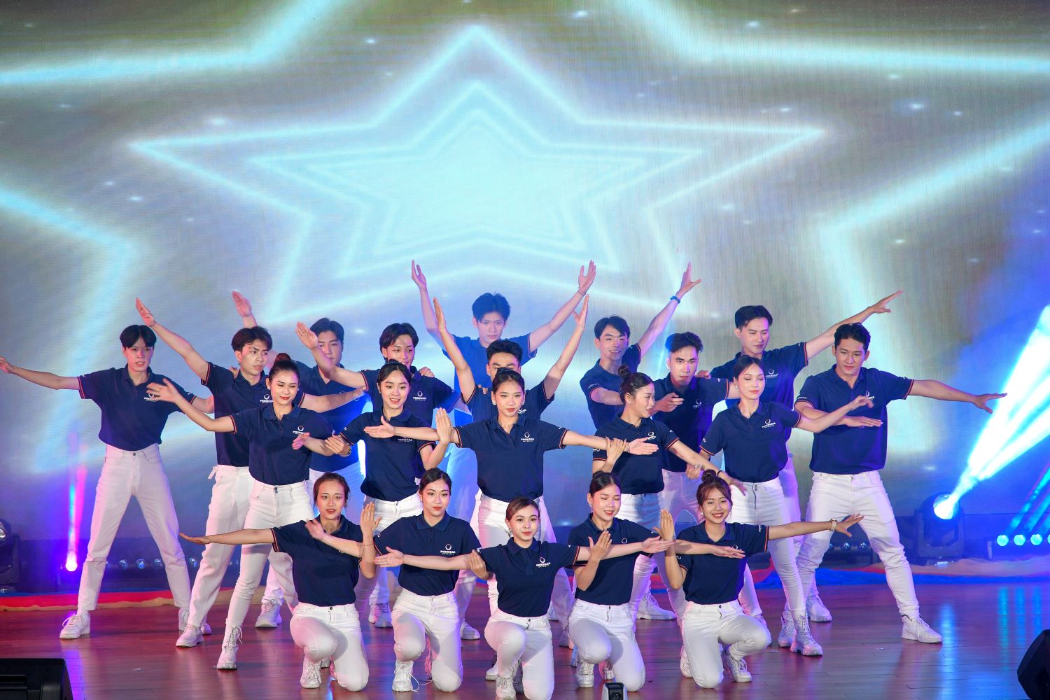 Tiết mục văn nghệ chào mừng Lễ phát động.