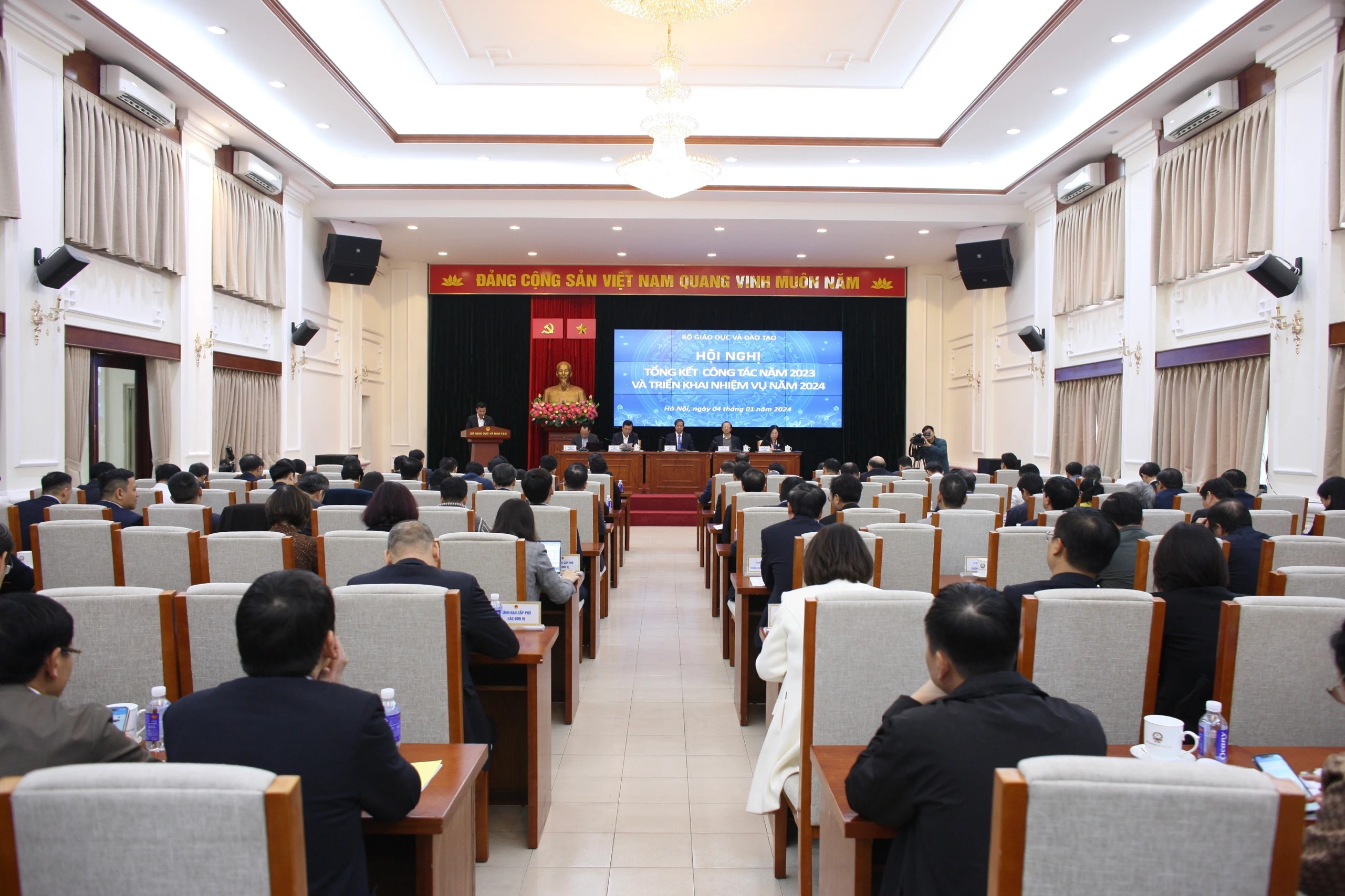 Toàn cảnh Hội nghị.