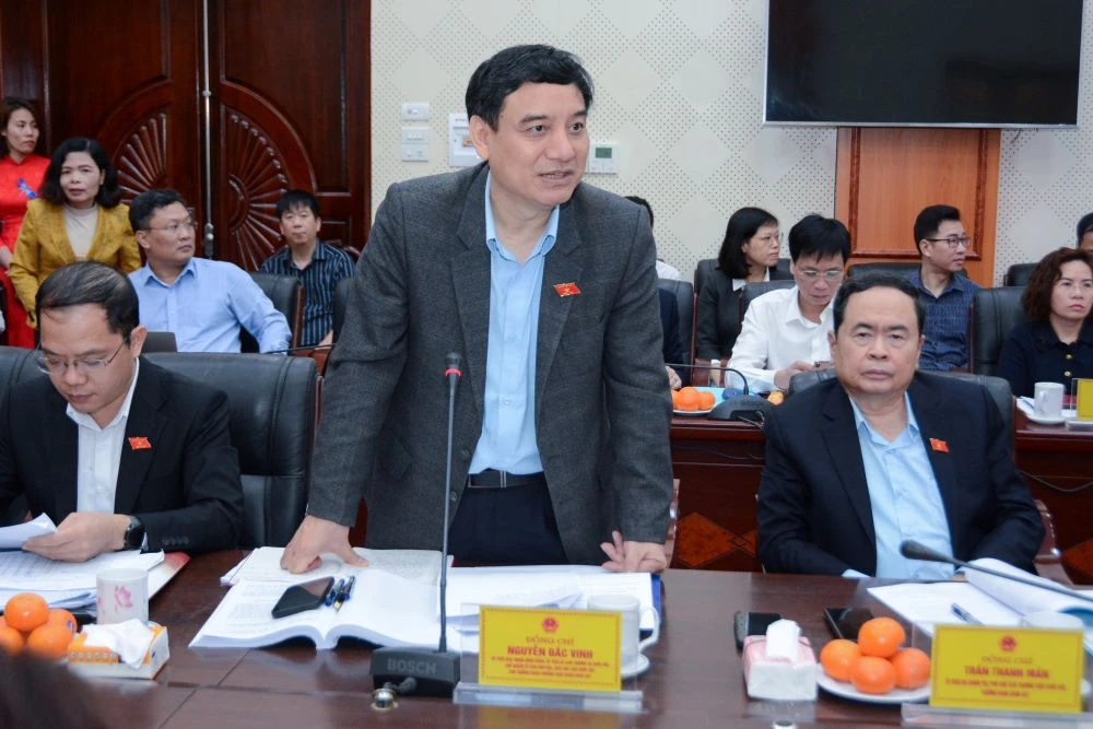 Ông Nguyễn Đắc Vinh, Chủ nhiệm Ủy ban Văn hóa, Giáo dục của Quốc hội, Phó Trưởng đoàn Thường trực Đoàn giám sát phát biểu tại buổi làm việc.