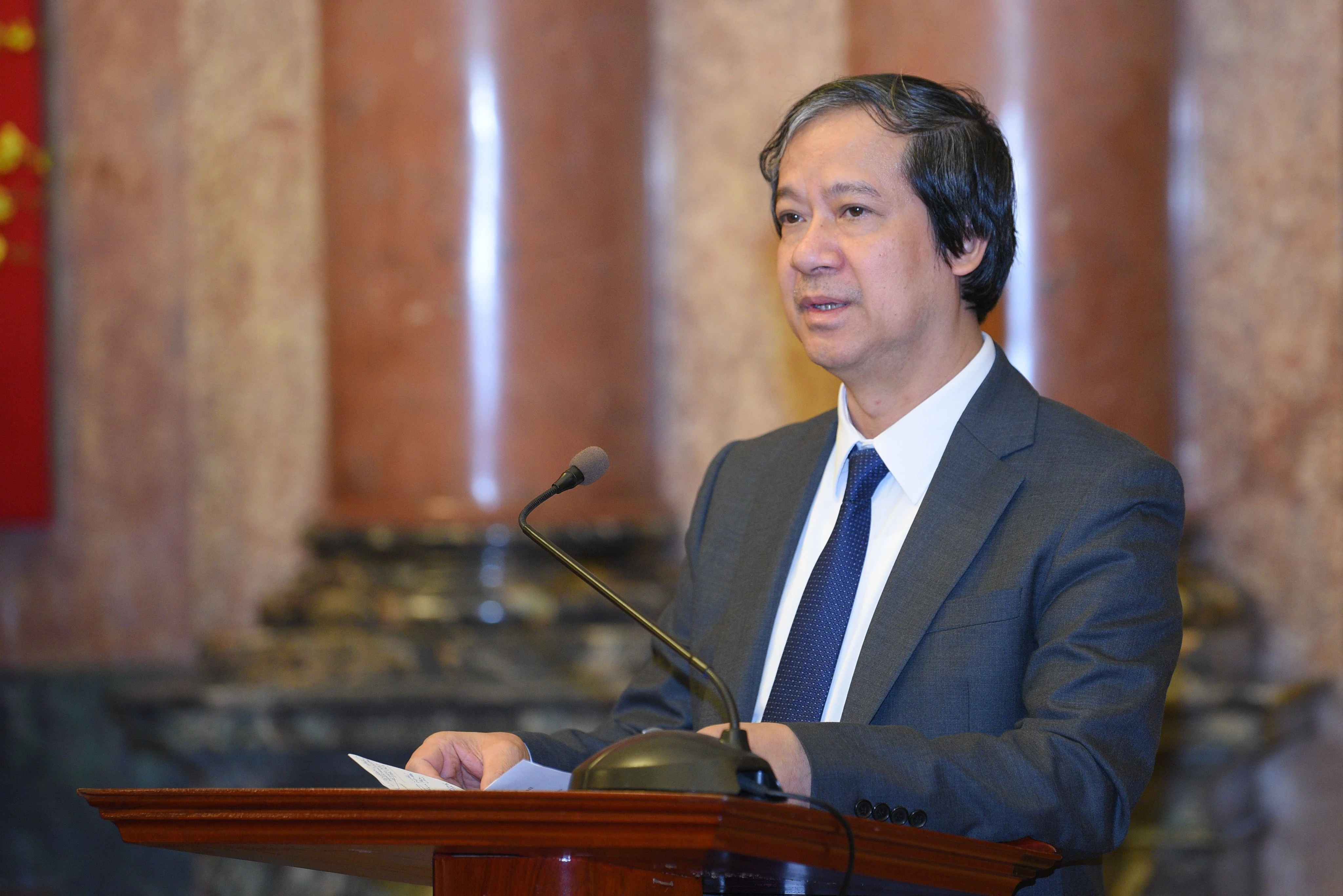 Bộ trưởng Bộ GD&ĐT Nguyễn Kim Sơn phát biểu đáp từ. Bộ trưởng Bộ GD&ĐT Nguyễn Kim Sơn phát biểu đáp từ.