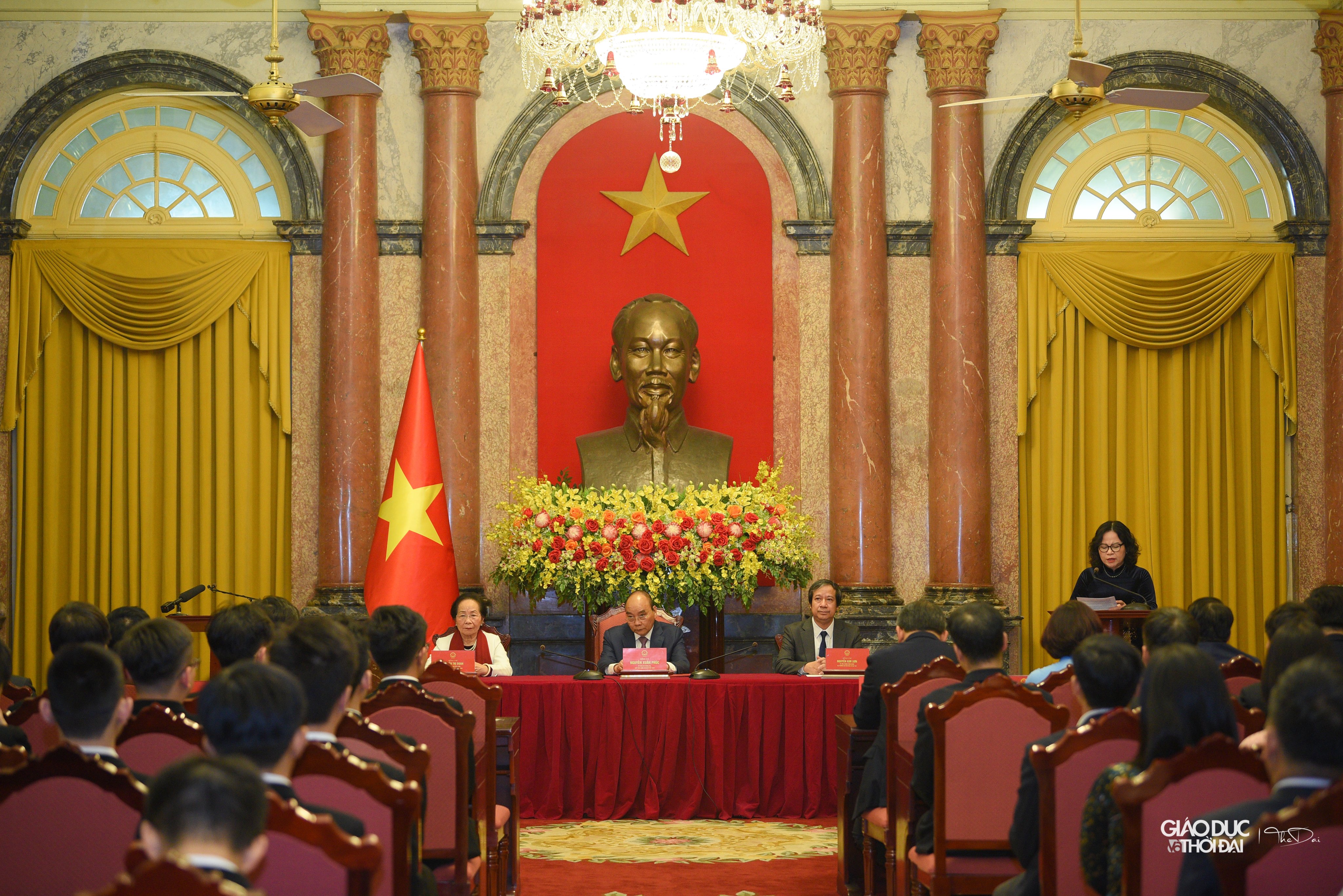 Chủ tịch nước gặp mặt đoàn đại biểu học sinh đoạt giải Olympic, Khoa học kỹ thuật quốc tế năm 2022.