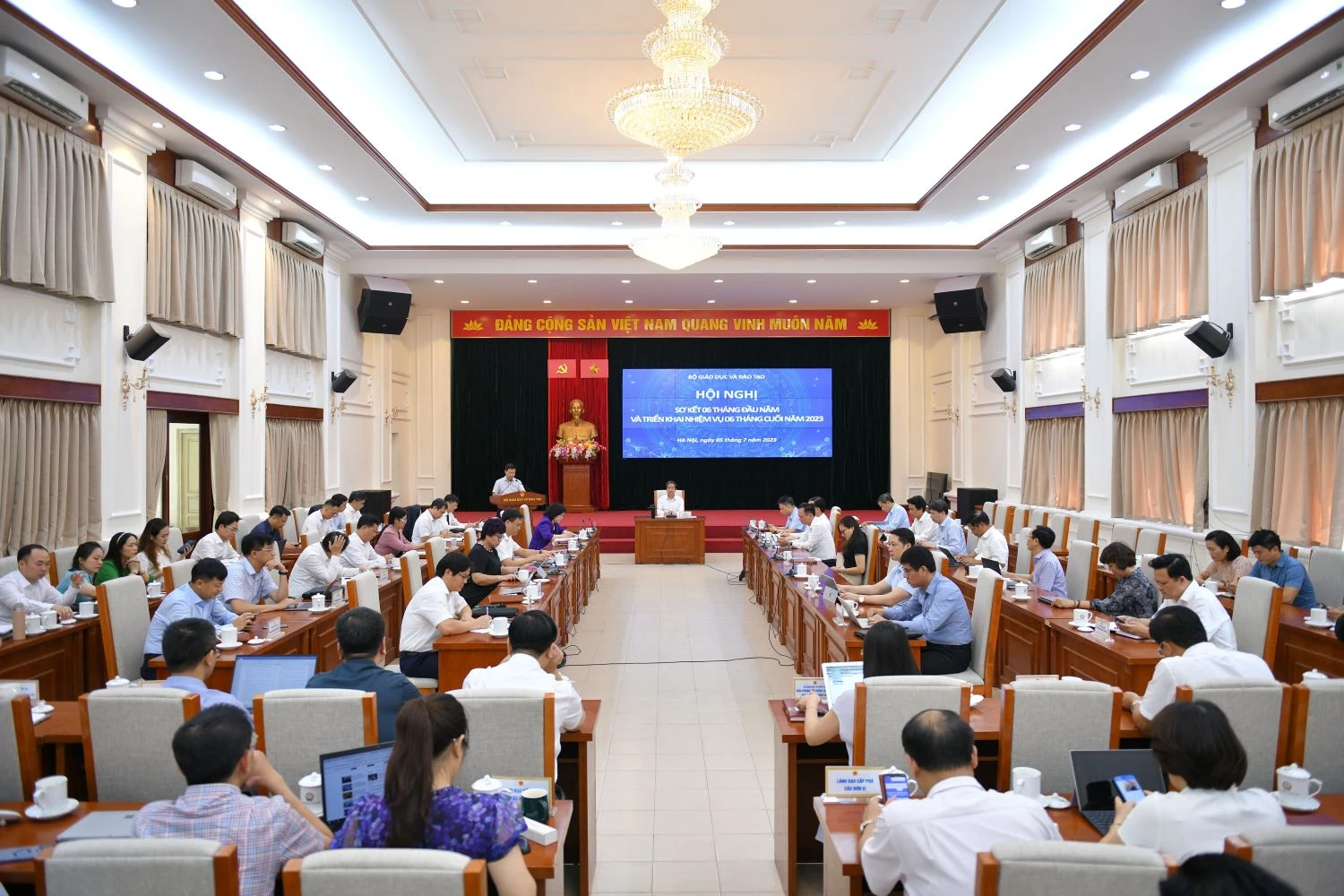 Hội nghị sơ kết 6 tháng đầu năm và triển khai nhiệm vụ 6 tháng cuối năm 2023 của Bộ GD&ĐT. Hội nghị sơ kết 6 tháng đầu năm và triển khai nhiệm vụ 6 tháng cuối năm 2023 của Bộ GD&ĐT.