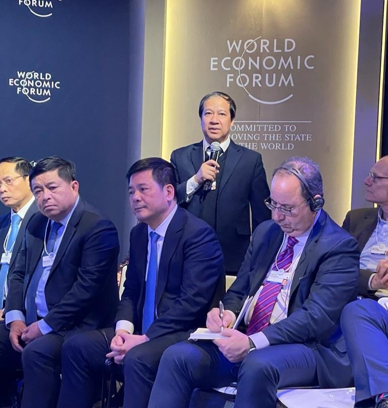 Bộ trưởng Nguyễn Kim Sơn phát biểu tại “Tọa đàm giữa Thủ tướng Chính phủ Việt Nam Phạm Minh Chính với các doanh nghiệp toàn cầu về hợp tác phát triển AI, chíp bán dẫn và hệ sinh thái”. Bộ trưởng Nguyễn Kim Sơn phát biểu tại “Tọa đàm giữa Thủ tướng Chính phủ Việt Nam Phạm Minh Chính với các doanh nghiệp toàn cầu về hợp tác phát triển AI, chíp bán dẫn và hệ sinh thái”.