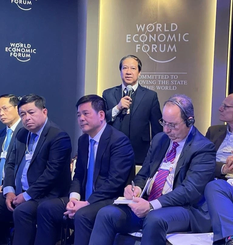 Bộ trưởng Nguyễn Kim Sơn phát biểu tại “Tọa đàm giữa Thủ tướng Chính phủ Việt Nam Phạm Minh Chính với các doanh nghiệp toàn cầu về hợp tác phát triển AI, chíp bán dẫn và hệ sinh thái”.