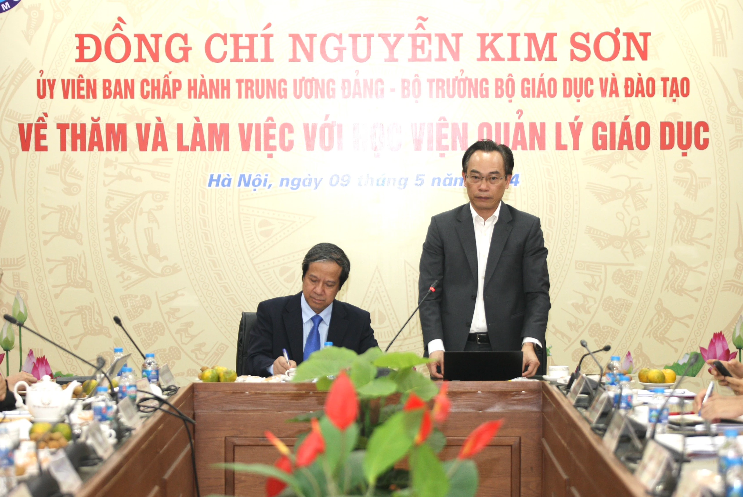 Thứ trưởng Hoàng Minh Sơn phát biểu tại buổi làm việc.