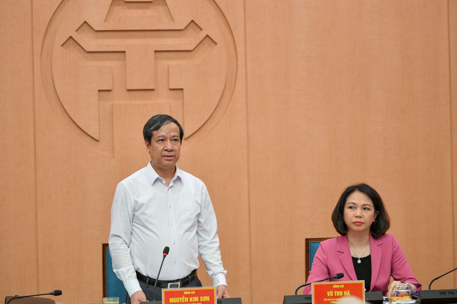 Bộ trưởng Bộ GD&ĐT Nguyễn Kim Sơn phát biểu kết luận buổi làm việc. Bộ trưởng Bộ GD&ĐT Nguyễn Kim Sơn phát biểu kết luận buổi làm việc.
