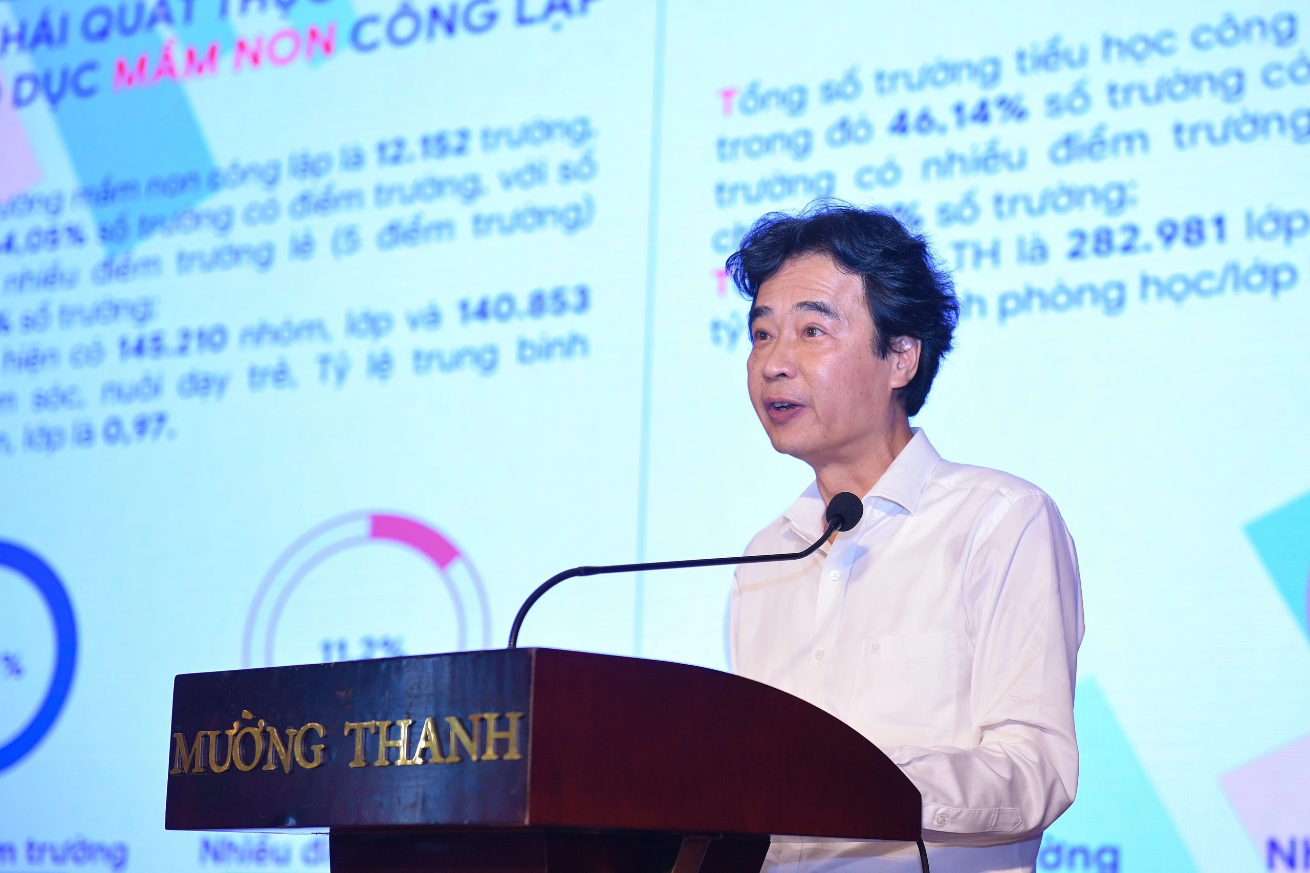 Ông Phạm Hùng Anh, Vụ trưởng Vụ Cơ sở vật chất (Bộ GD&amp;ĐT) báo cáo tại Hội nghị.