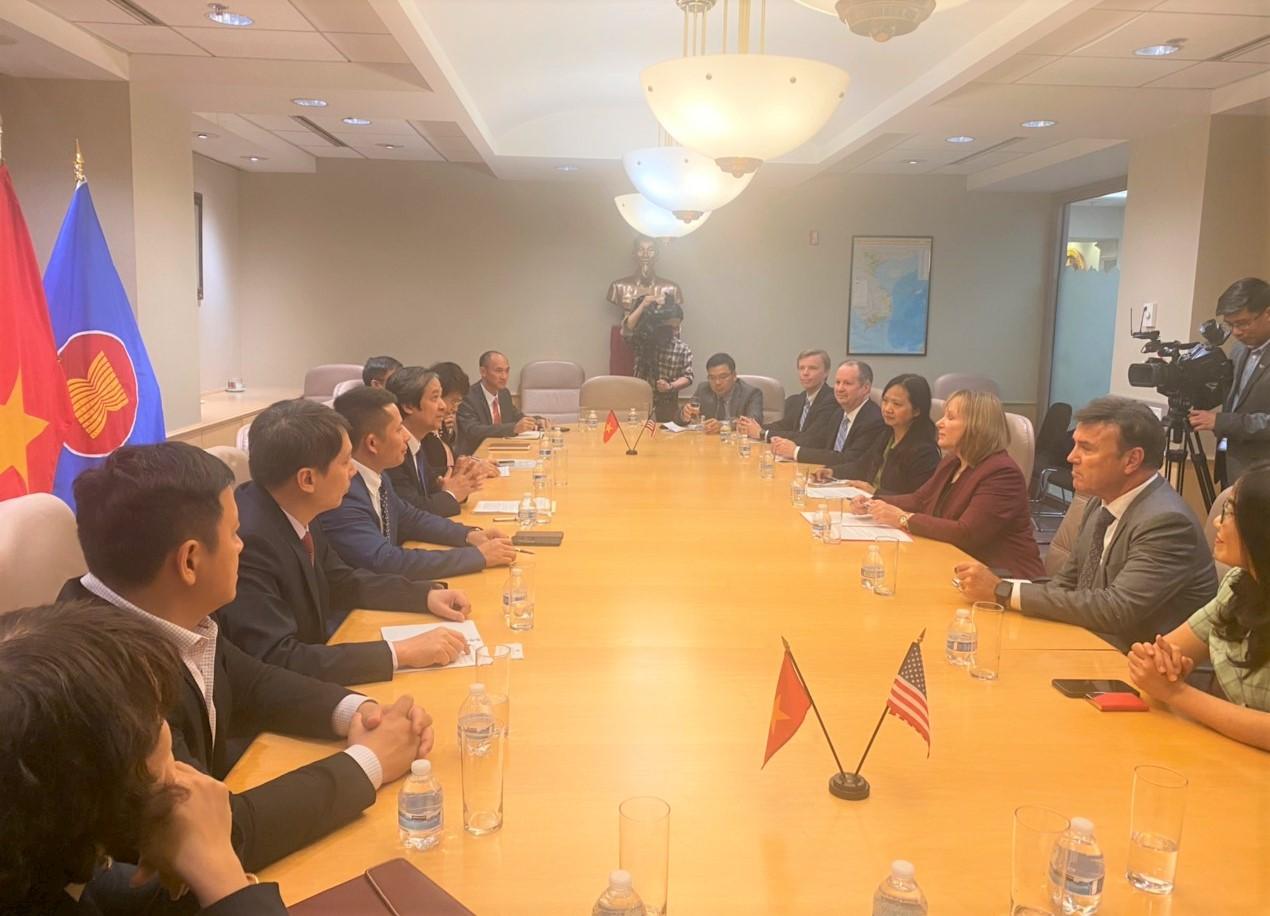 Đoàn công tác của Bộ GD&ĐT làm việc với USAID. Đoàn công tác của Bộ GD&ĐT làm việc với USAID.