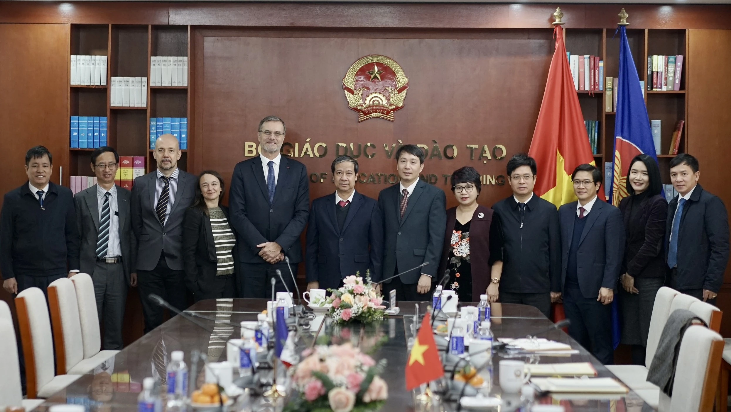 Hai bên chụp ảnh lưu niệm tại buổi tiếp.