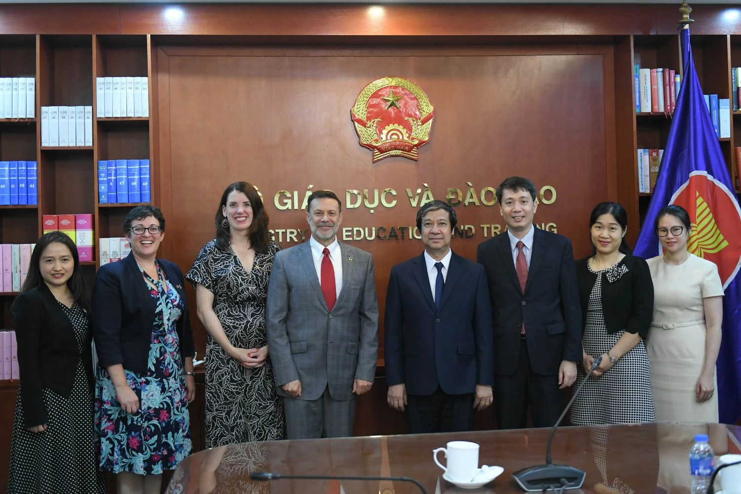 Hai bên chụp ảnh lưu niệm tại buổi tiếp.