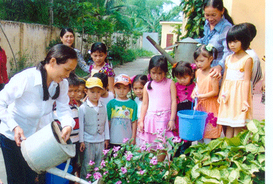 Một giờ học trồng cây xanh, bảo vệ môi trường sống của trẻ mầm non