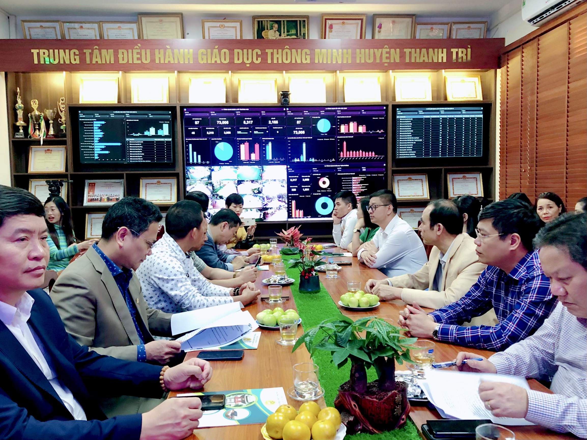 Các đại biểu dự khánh thành trung tâm điều hành giáo dục thông minh huyện Thanh Trì. Các đại biểu dự khánh thành trung tâm điều hành giáo dục thông minh huyện Thanh Trì.