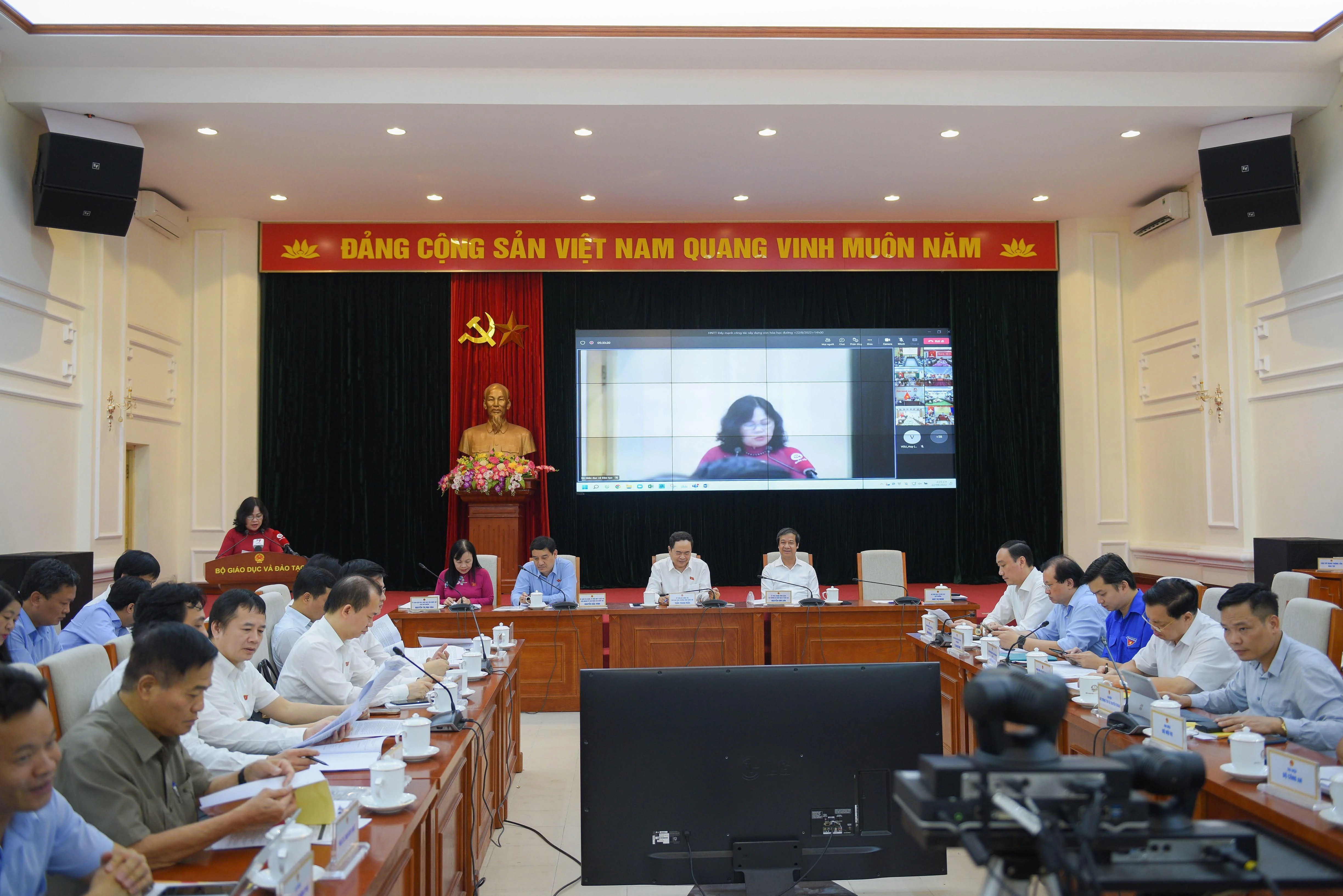 Các đại biểu tham dự Hội nghị “Đẩy mạnh công tác xây dựng văn hóa học đường” tại điểm cầu Bộ GD&amp;ĐT.