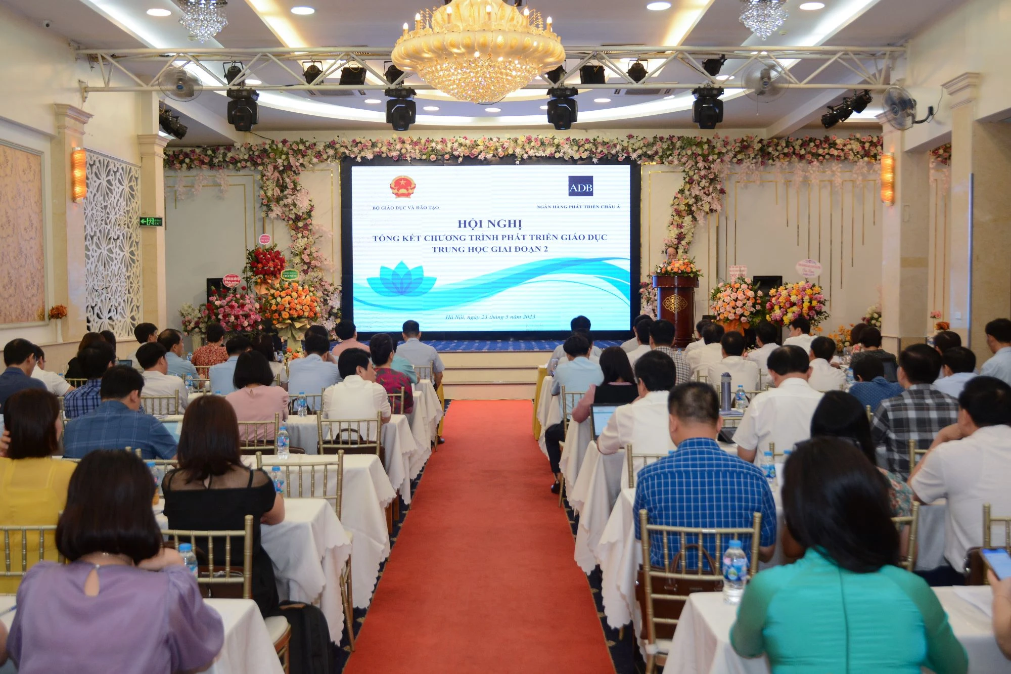 Toàn cảnh hội nghị.