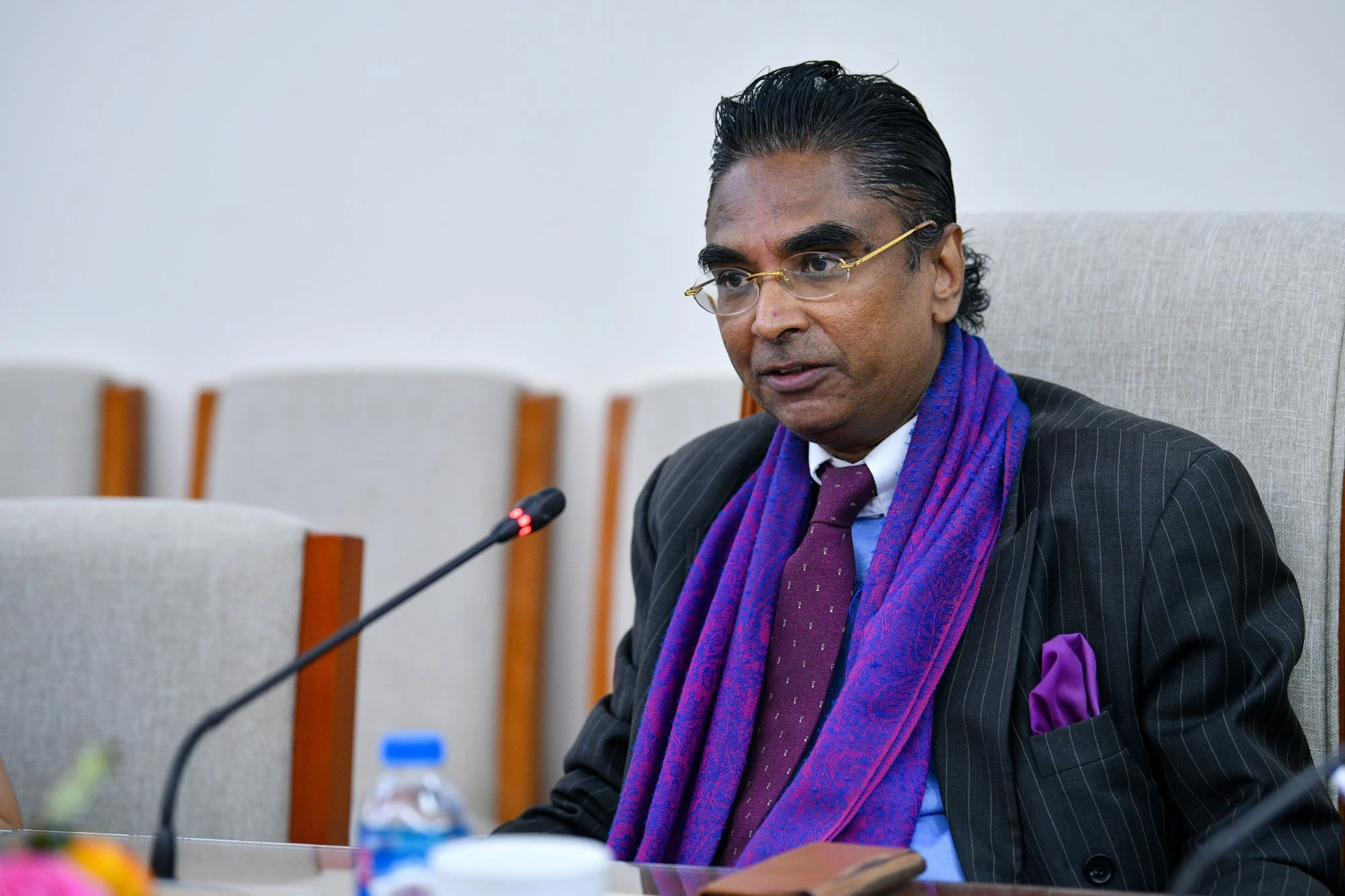 Đại sứ A.Saj U.Mendis phát biểu tại buổi làm việc.