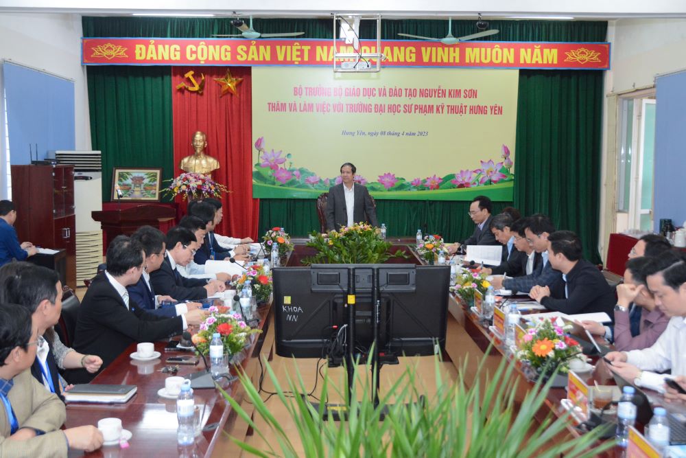 Bộ trưởng Nguyễn Kim Sơn chủ trì buổi làm việc.