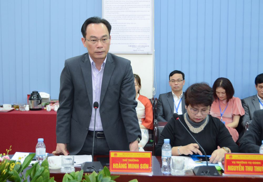 Thứ trưởng Hoàng Minh Sơn phát biểu tại buổi làm việc.