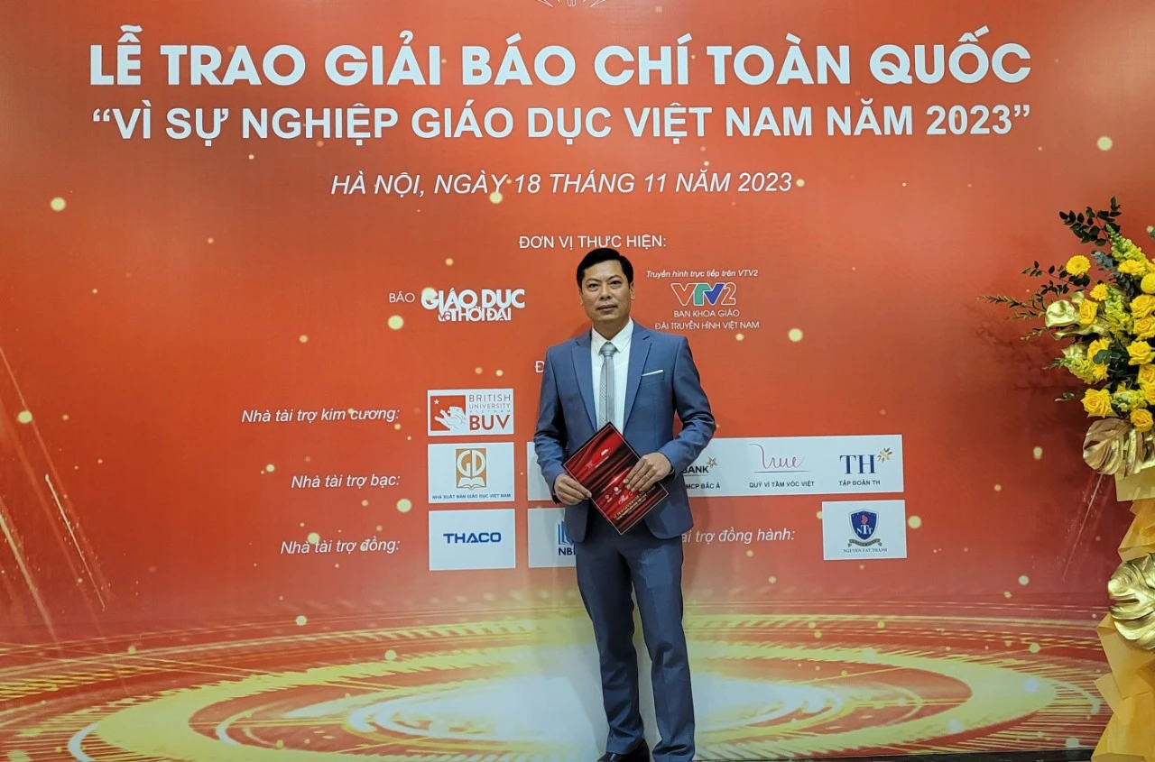 Nhà báo Trần Văn Long.