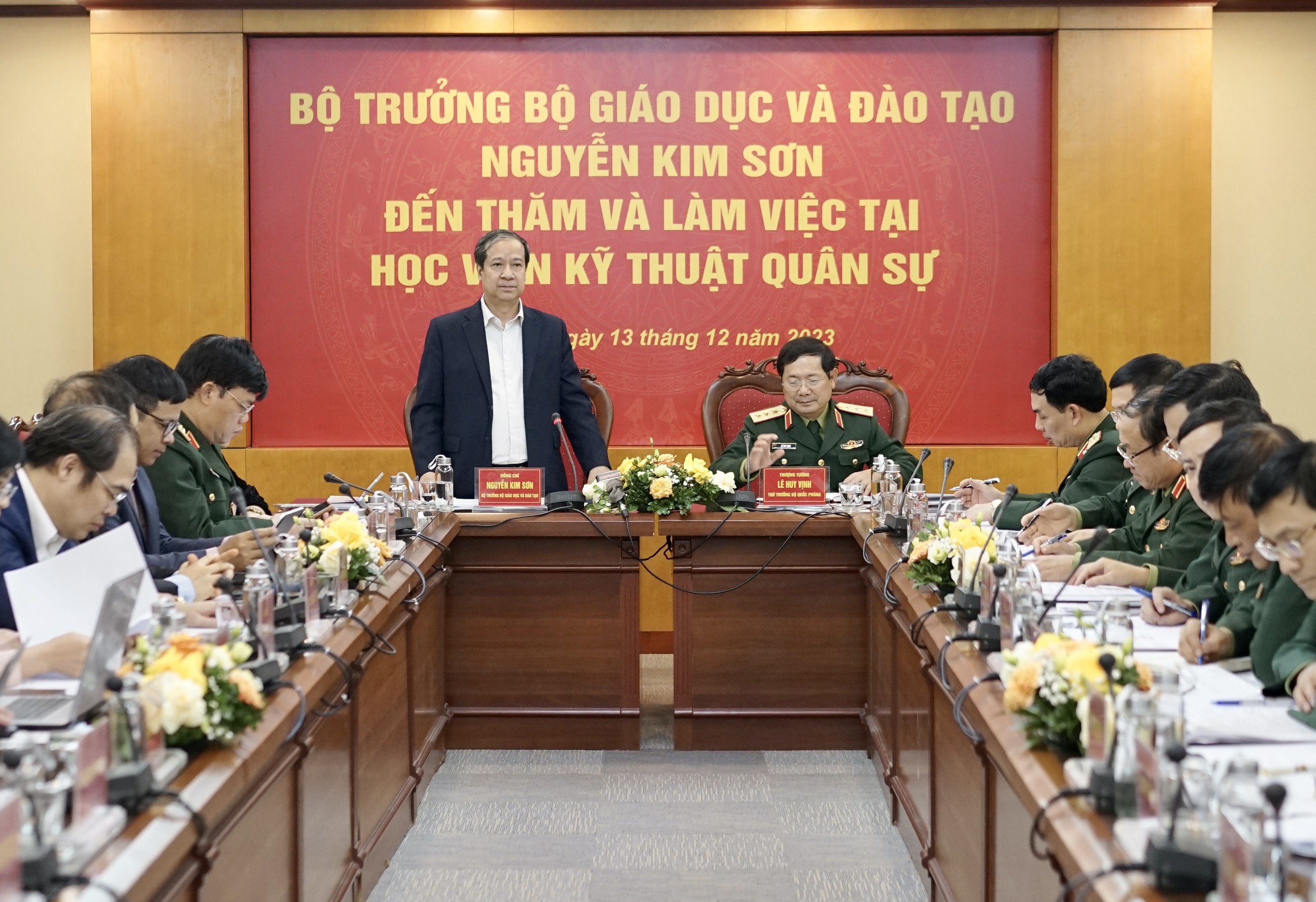 Bộ trưởng Nguyễn Kim Sơn phát biểu tại buổi làm việc. Bộ trưởng Nguyễn Kim Sơn phát biểu tại buổi làm việc.