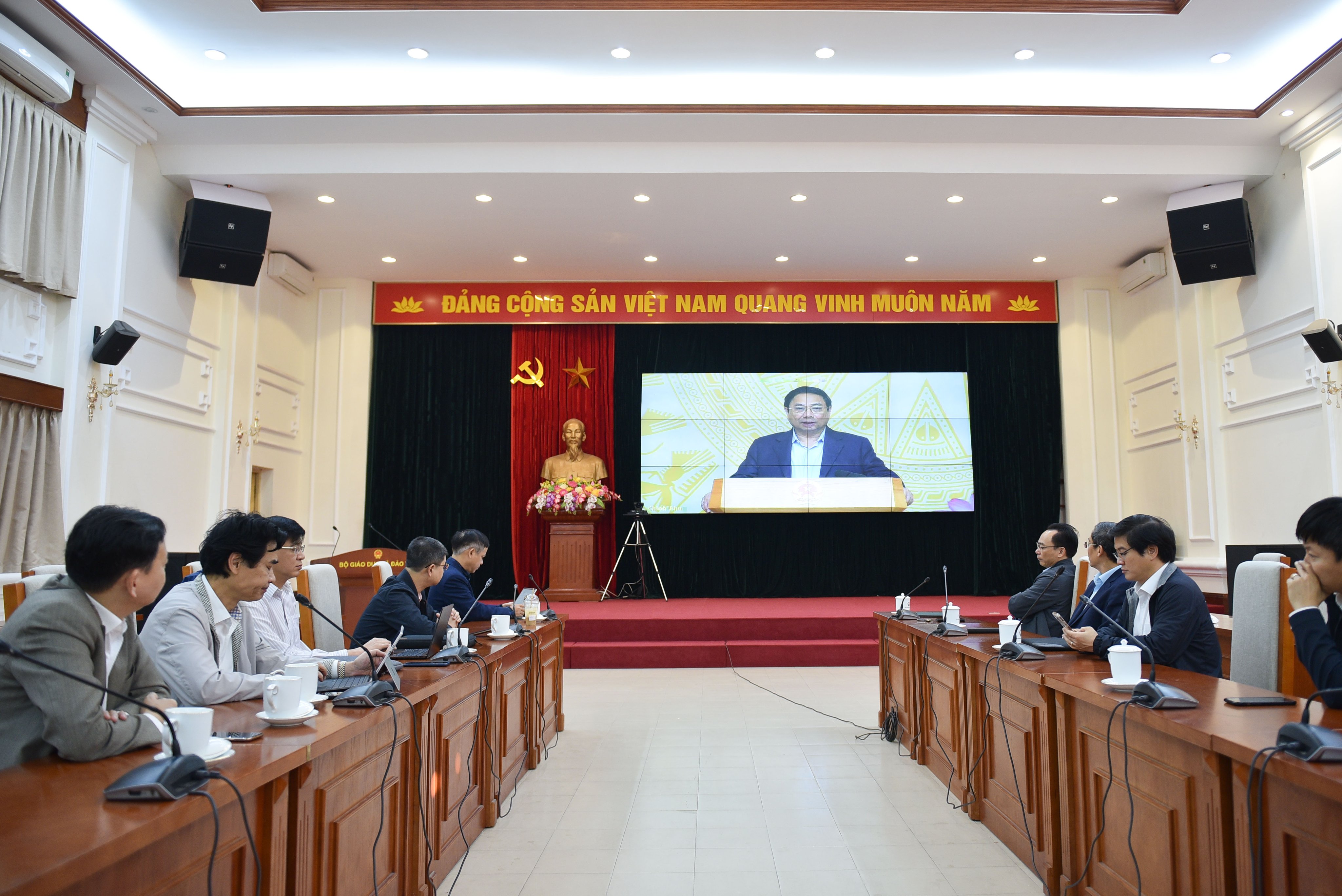 Các đại biểu dự hội nghị tại điểm cầu Bộ GD&amp;ĐT.